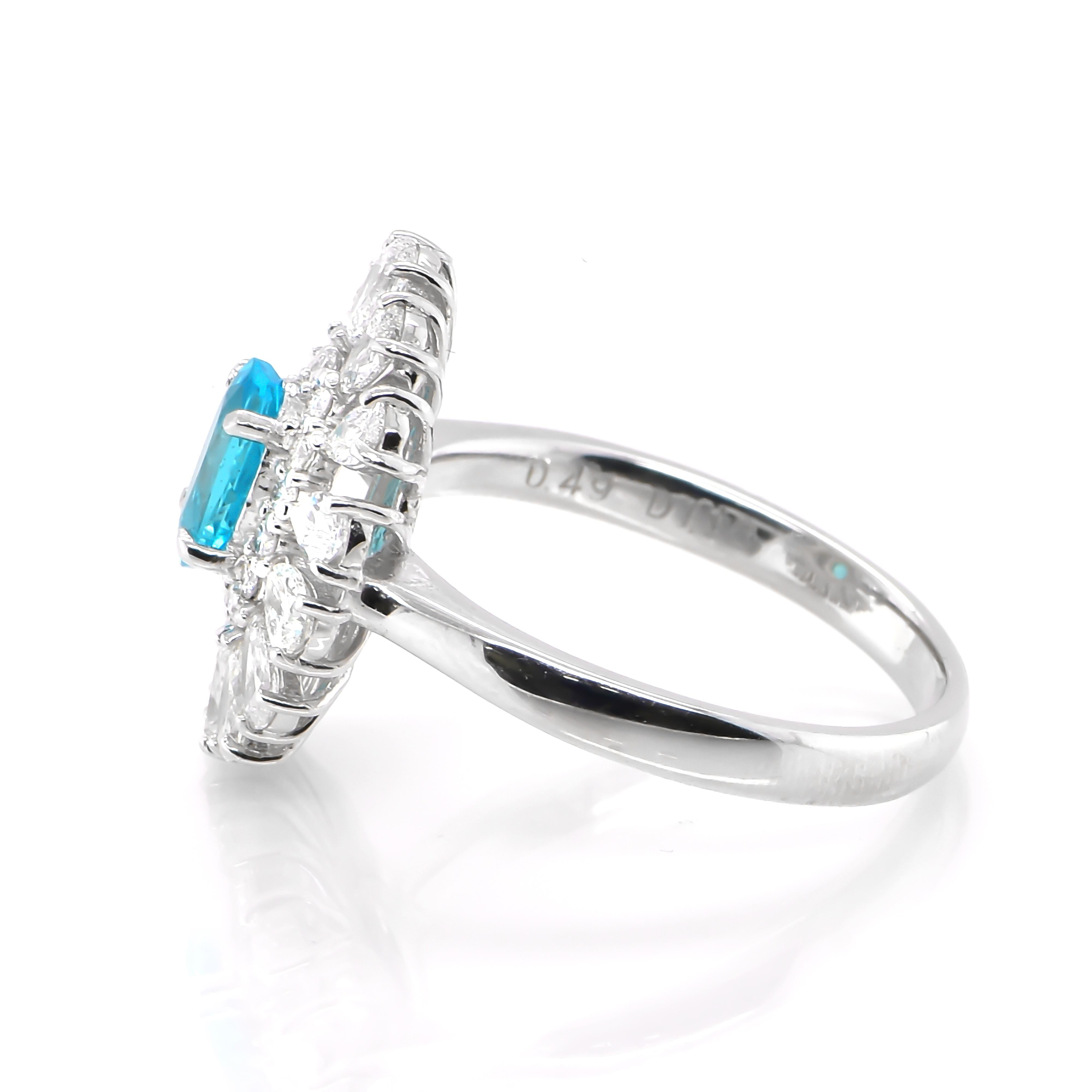 GIA Certified 0.49 Carat Neon Blue, Brazilian Paraiba Tourmaline & Diamond Ring In New Condition In Tokyo, JP