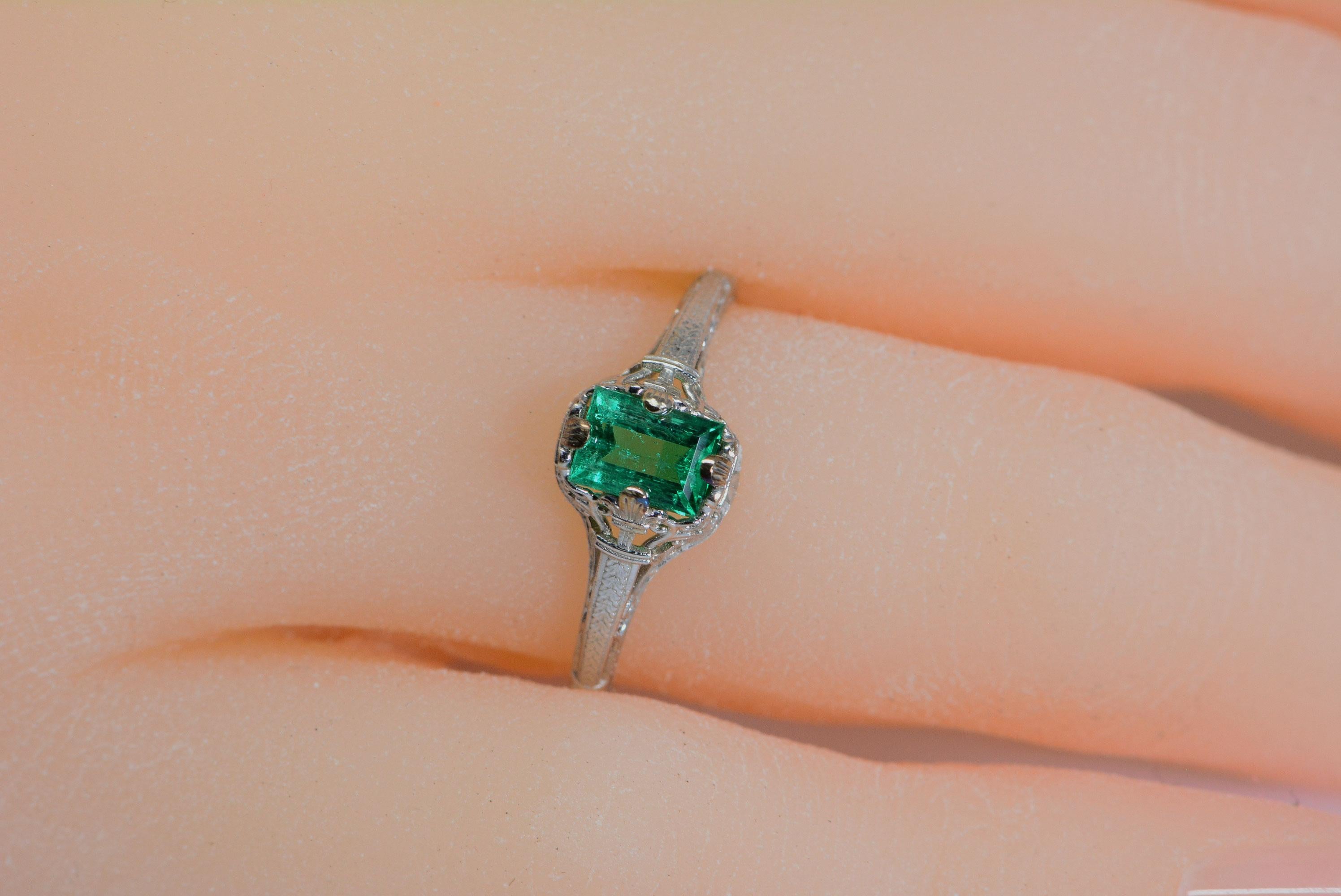 The columbian emerald in this ring is truly the cherry on top. 
The emerald in this ring weighs 0.50ct and has an accompanying GIA origin report which identifies it as being a columbian emerald.

This ring is absolutely stunning and the attention to