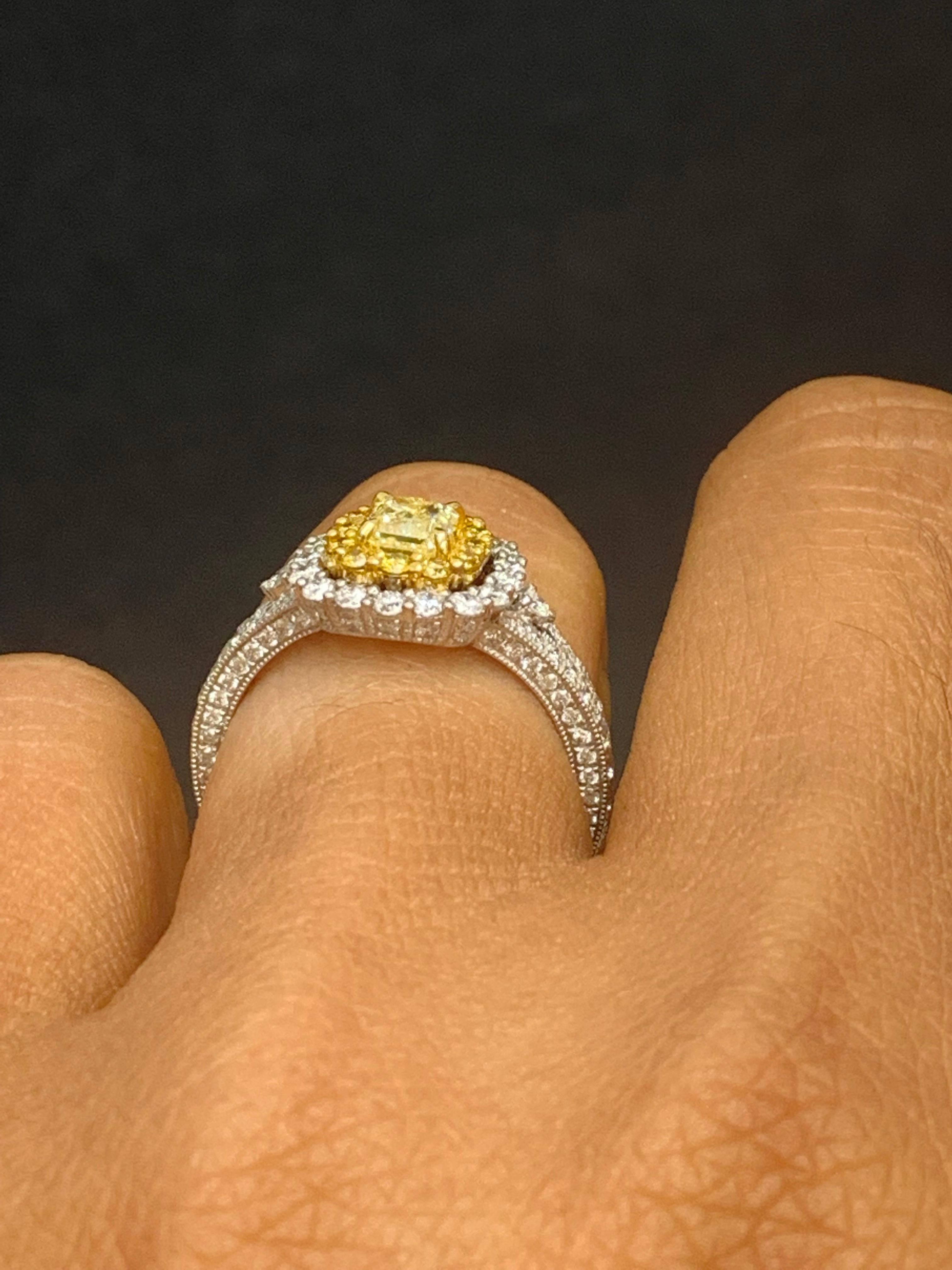 Anello con diamante giallo taglio cuscino certificato GIA da 0,50 carati in oro 18 carati in vendita 4