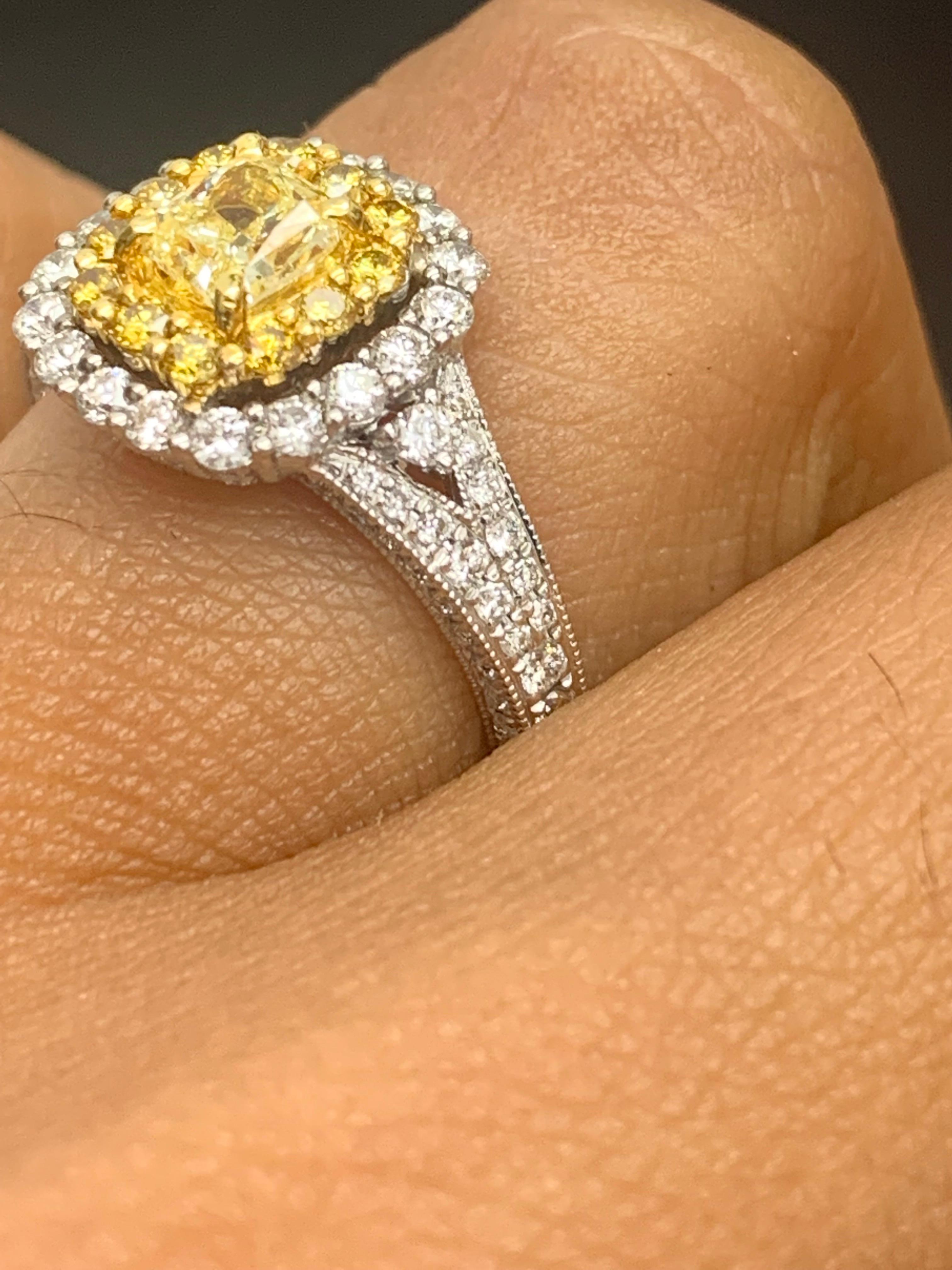 Anello con diamante giallo taglio cuscino certificato GIA da 0,50 carati in oro 18 carati in vendita 12