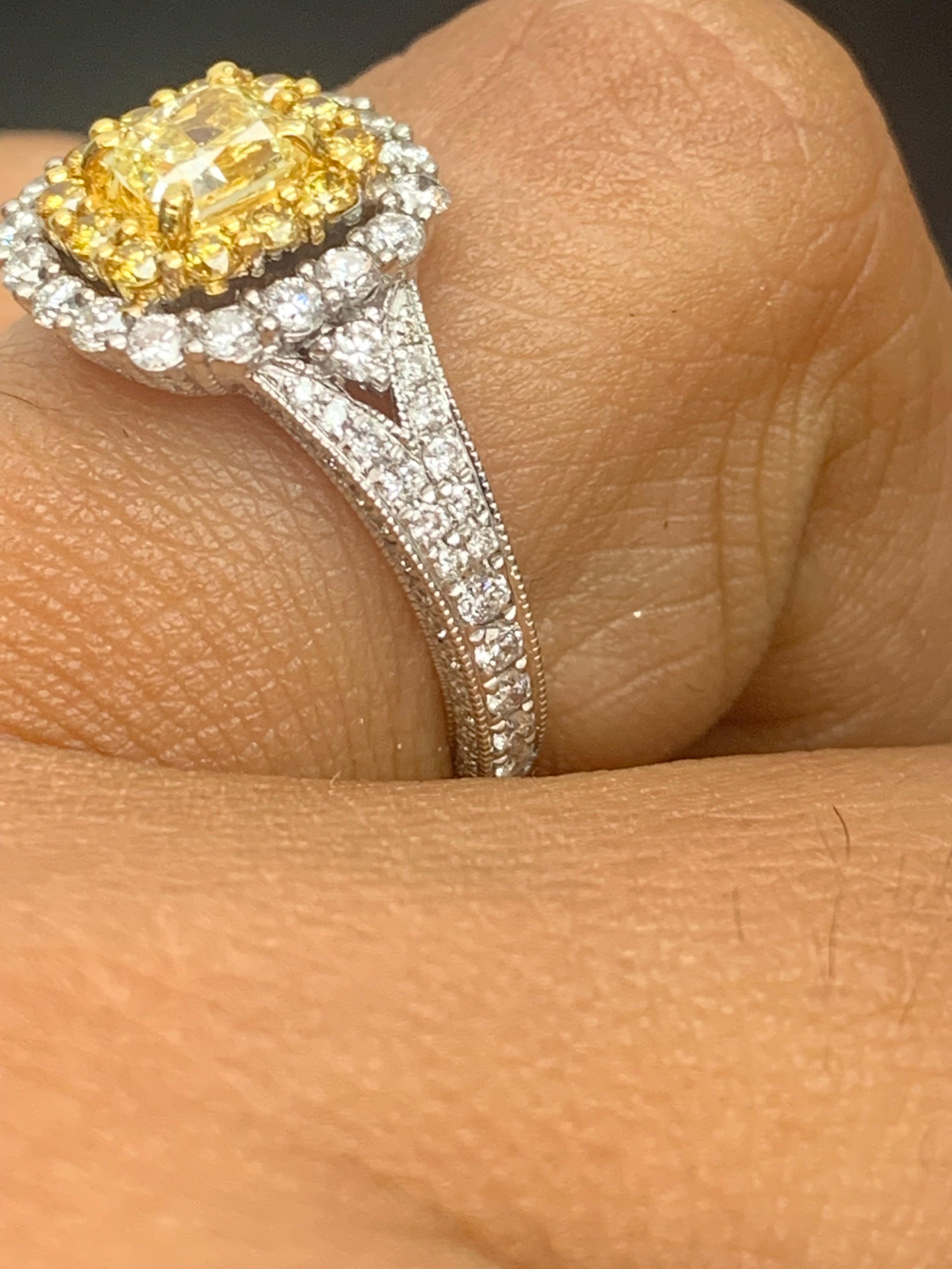 Anello con diamante giallo taglio cuscino certificato GIA da 0,50 carati in oro 18 carati in vendita 13