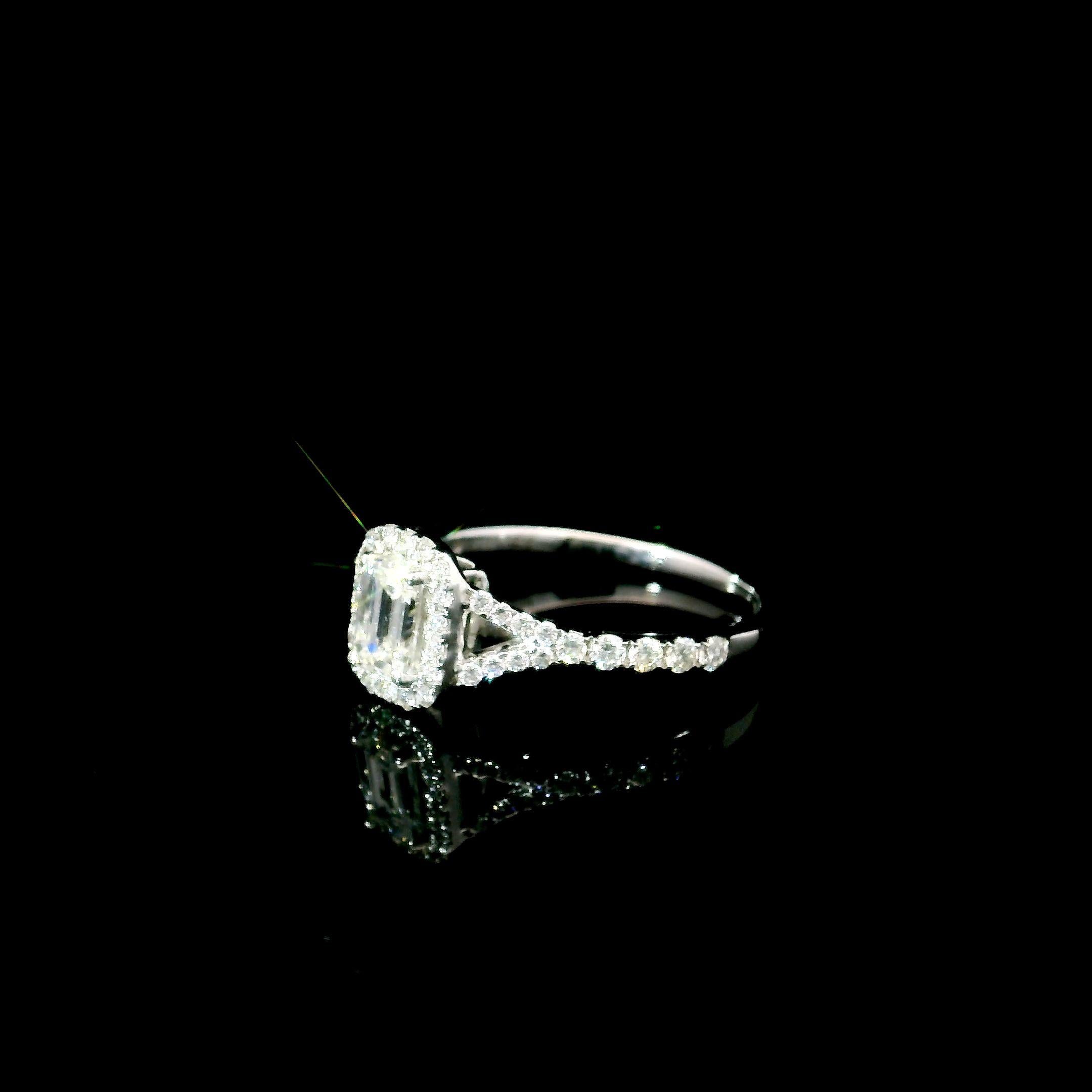 GIA Certified 0.50 Carat F Colour VS2 Clarity Diamond Ring In New Condition For Sale In บางรัก, TH