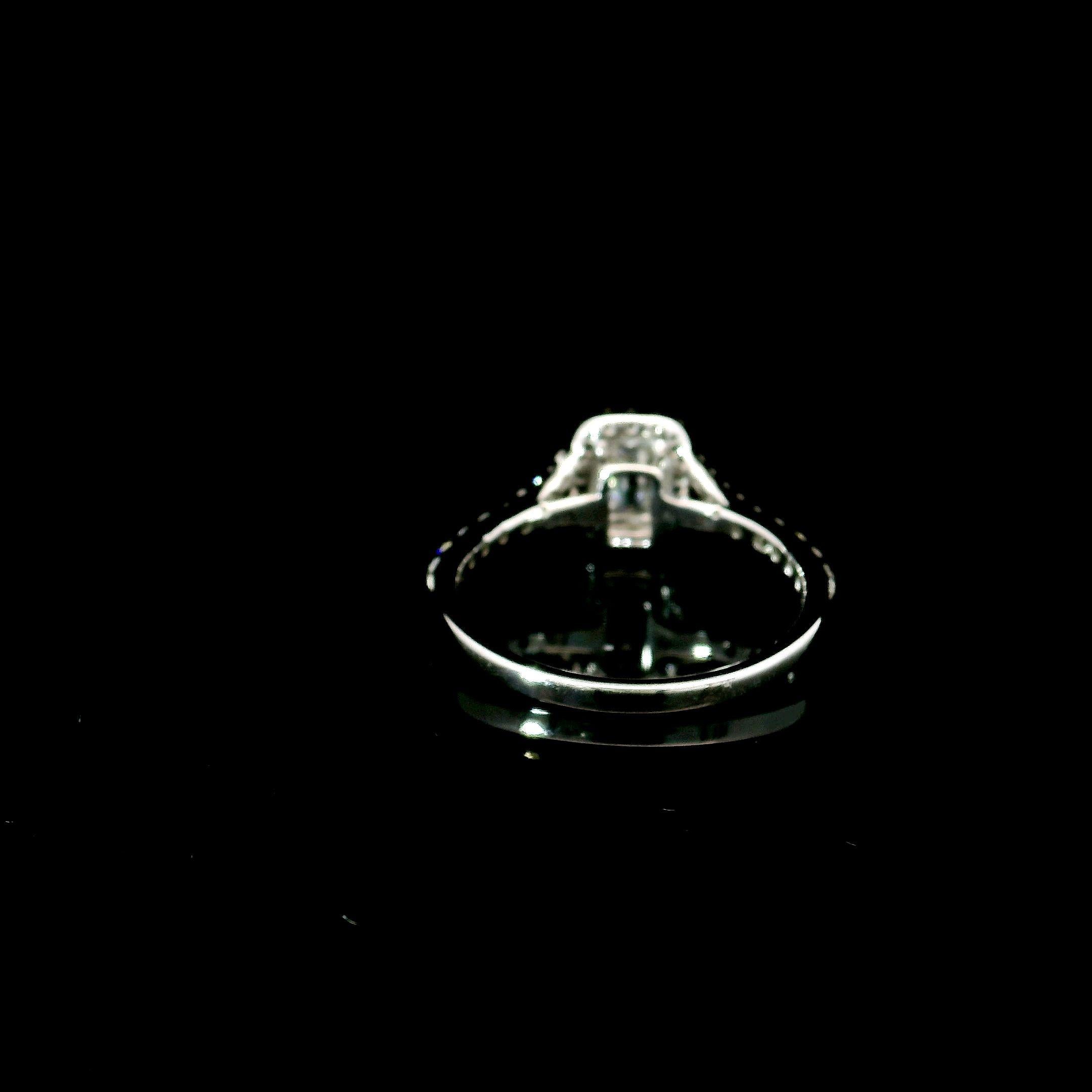 Women's or Men's GIA Certified 0.50 Carat F Colour VS2 Clarity Diamond Ring For Sale