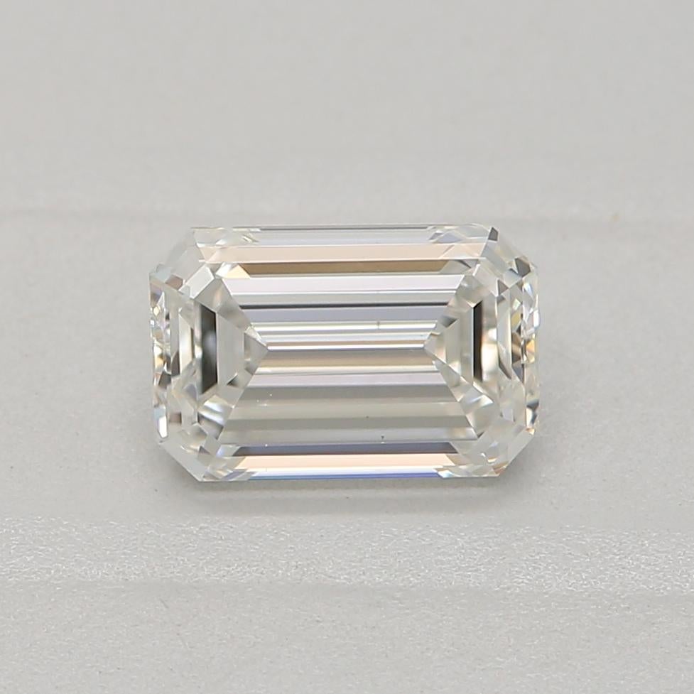 Certificat : GIA
Numéro de rapport : 1478393664
Forme et taille : Émeraude
Poids en carats : 0,50 carat
Mesures :  5.62 x 3.69 x 2.42 mm
Grade de couleur : Faible jaune vert

Ce diamant de taille émeraude présente des facettes rectangulaires avec