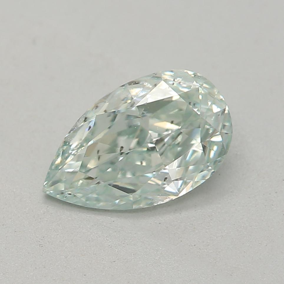 Certificado: GIA 
Número de informe: 2377343677
Forma y corte: Pera
Peso en quilates: 0,50 quilates
Medidas: 7,05 x 4,33 x 2,39 mm
Grado de color: Verde Azulado Claro Fantasía 

CARACTERÍSTICAS DEL DIAMANTE:

Este diamante de fantasía verde azulado