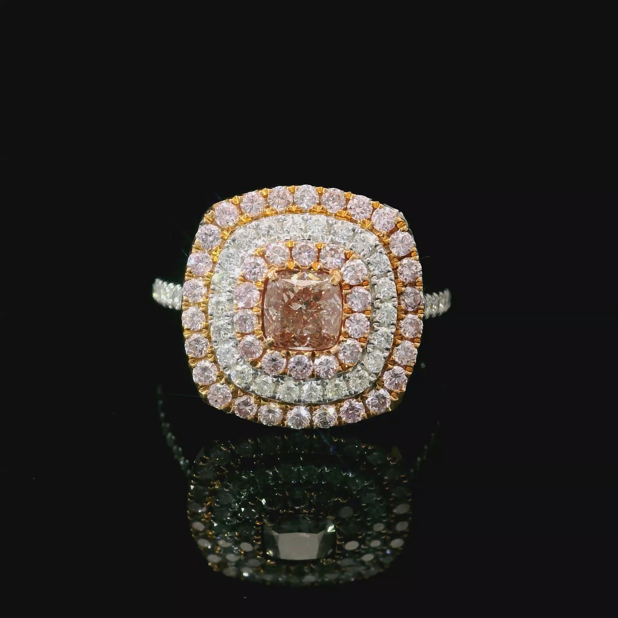 Anillo de oro blanco de 18 quilates con diamantes
  
  Color y quilates del oro Oro blanco 18 quilates
  Peso: 3.63 gramos
  
  Set con-
  Tipo de piedra: Diamantes
  Forma: Cojín
  Quilate: 0,50 ct
  Color: Fancy Rosa Marrón
  Claridad: VS1
  
 