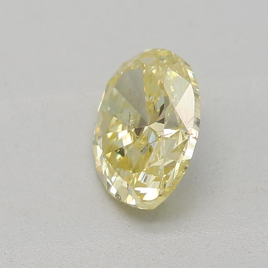 Taille ovale Diamant jaune fantaisie de 0,50 carat de pureté I1 certifié GIA en vente