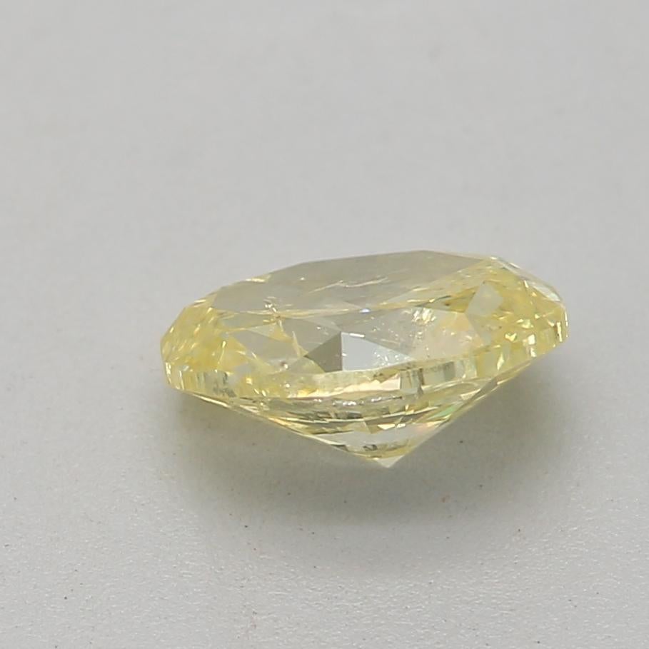 Diamant jaune fantaisie de 0,50 carat de pureté I1 certifié GIA Neuf - En vente à บางรัก, TH