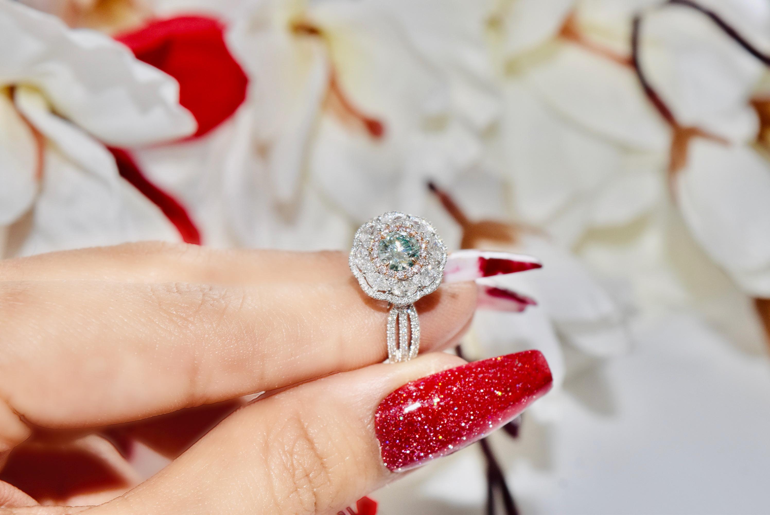 GIA-zertifizierter 0,50 Karat hellgrüner Diamantring mit Diamanten im Zustand „Neu“ im Angebot in Kowloon, HK
