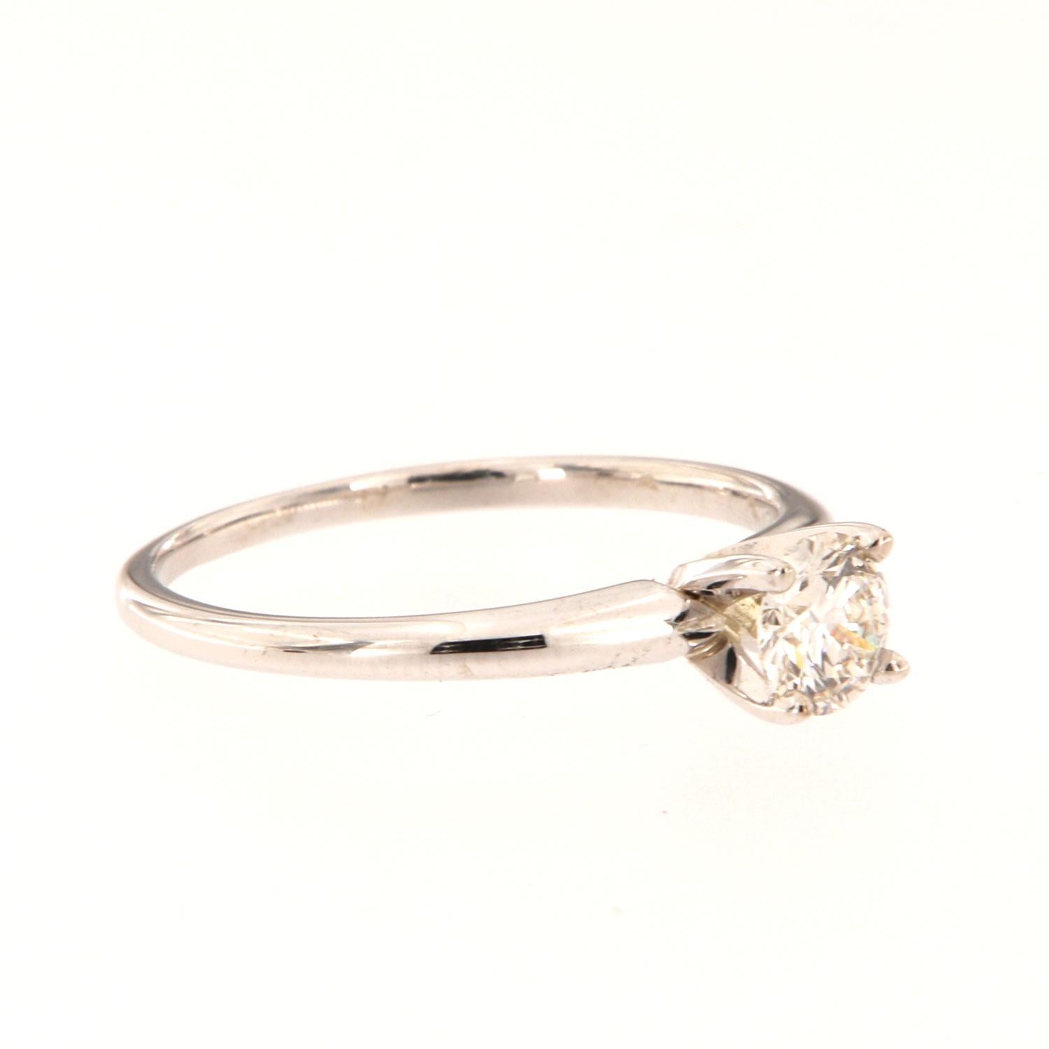 GIA zertifizierter 0,50 Karat runder Diamant 14K Weißgold Solitär-Ring (Rundschliff) im Angebot