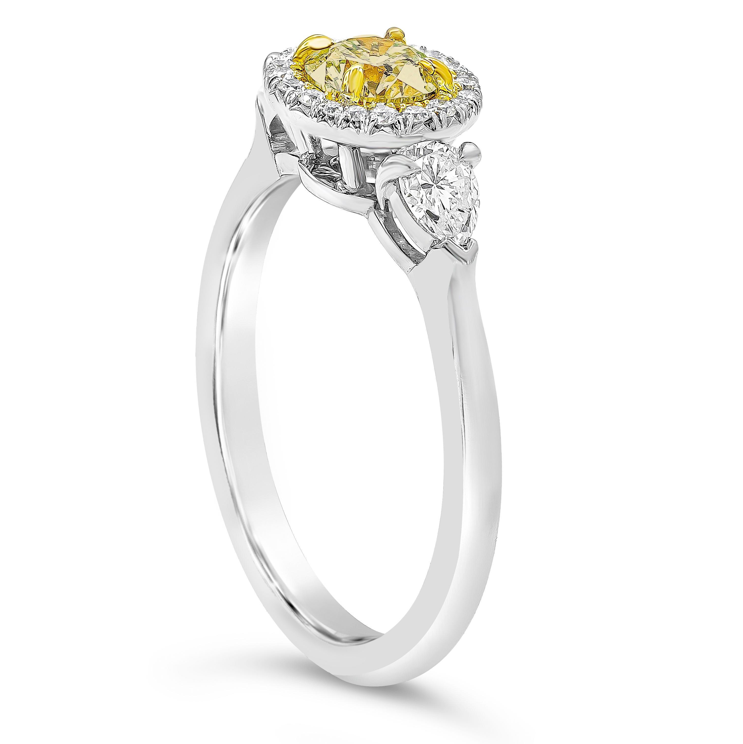 Verlobungsring aus Platin mit GIA-zertifiziertem 0,50 Karat gelbem Diamant-Halo mit Halo (Zeitgenössisch) im Angebot