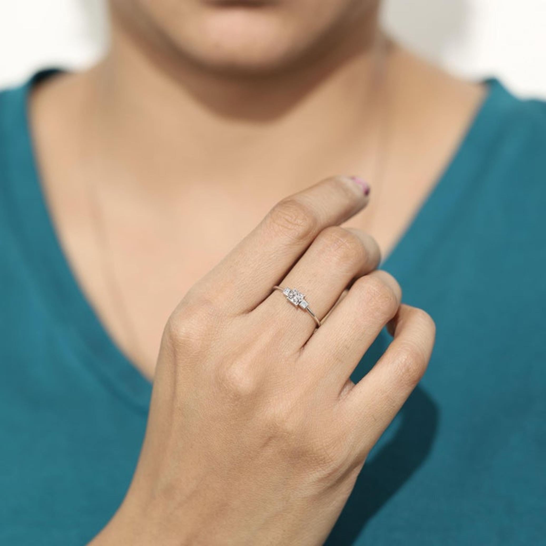 Anillo de tres piedras con diamante talla princesa certificado por GIA de 0,50 ct en oro blanco de 18 quilates en venta 1