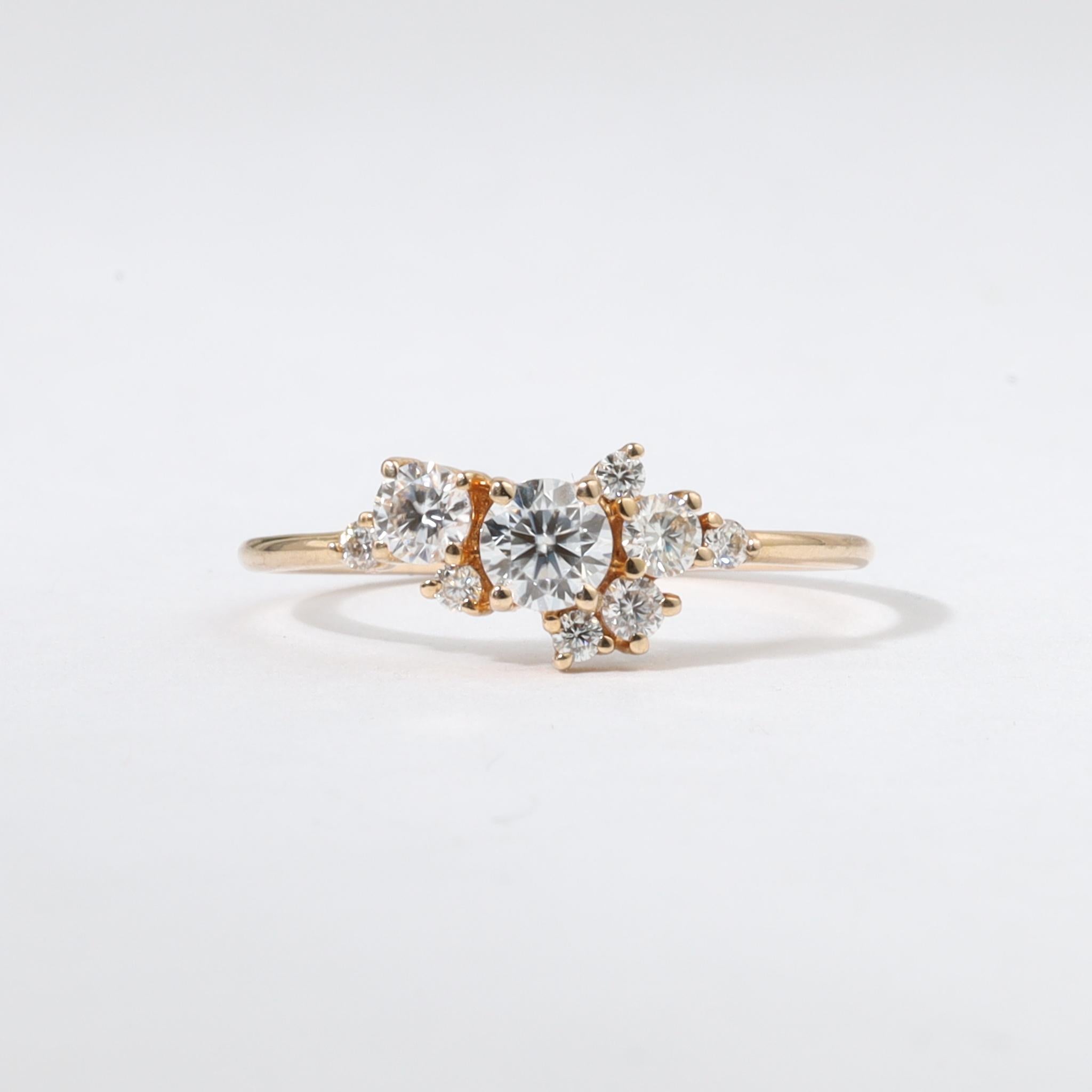 Verlobungsring aus 18 Karat Gelbgold mit GIA-zertifiziertem 0,50 Karat rundem Diamant-Cluster im Angebot 1
