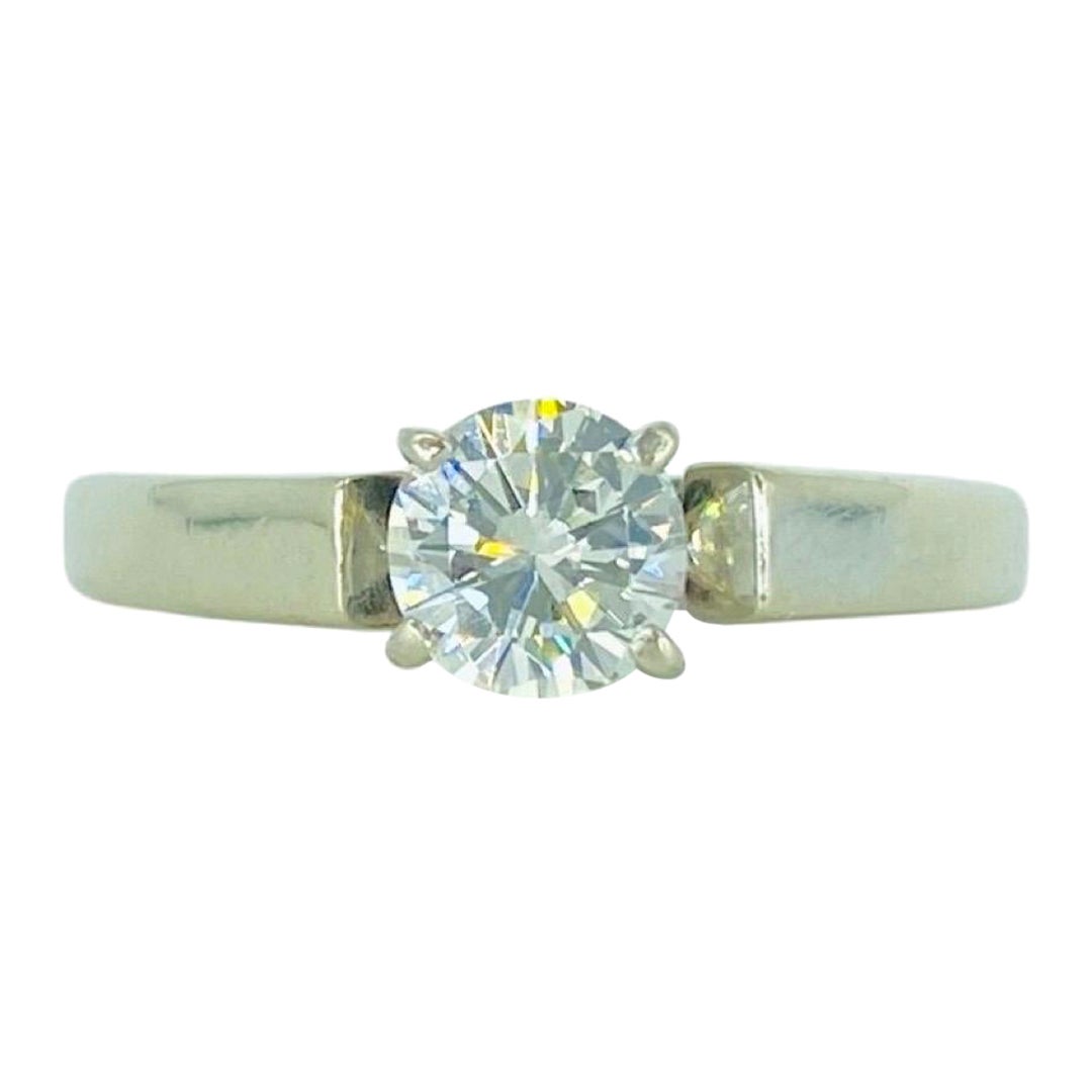 Anillo de compromiso con diamante redondo de 0,51 quilates certificado por el GIA Oro blanco de 14k