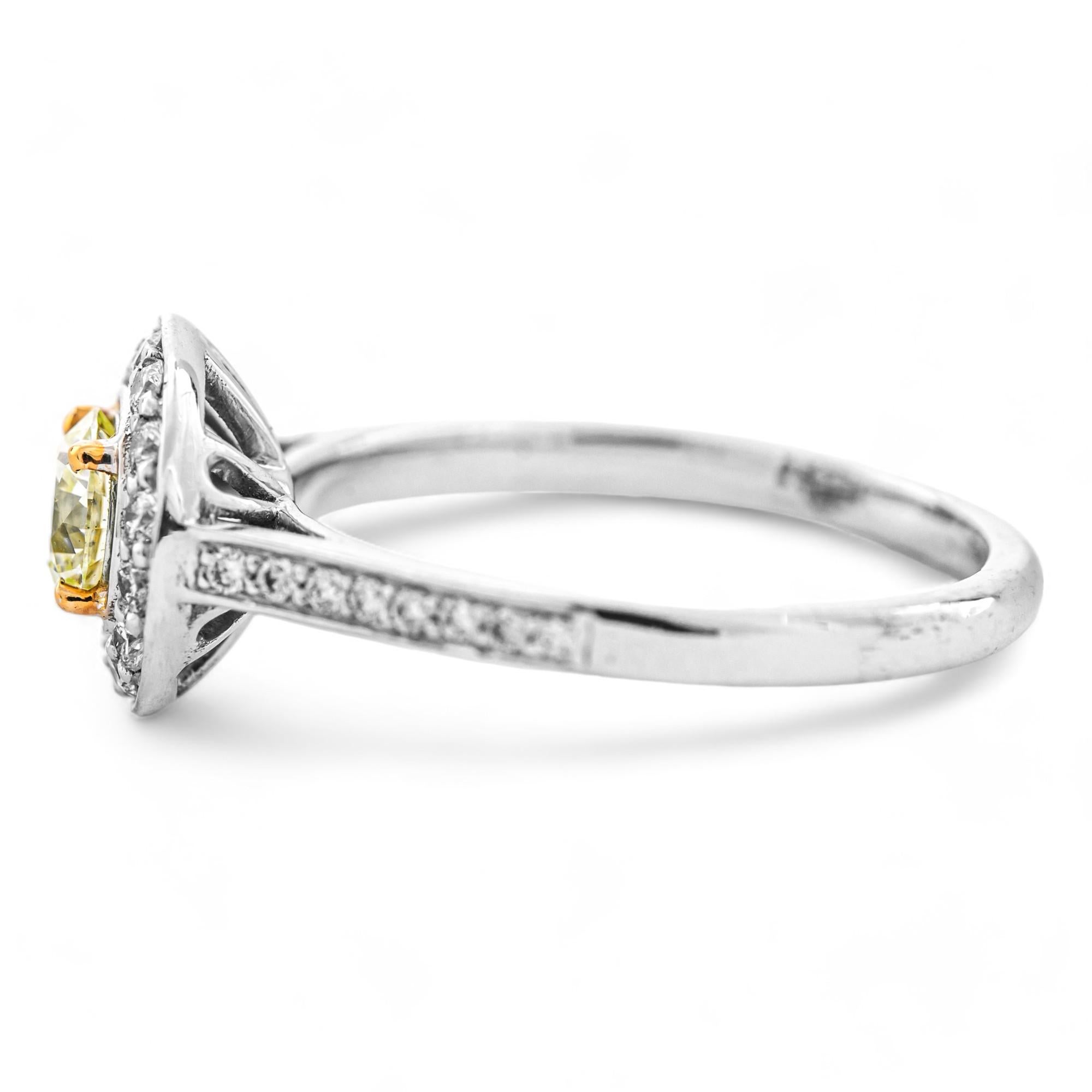 Women's or Men's GIA Certified 0.51ct White Gold Fancy Colored VS2 Diamond Ring For Sale