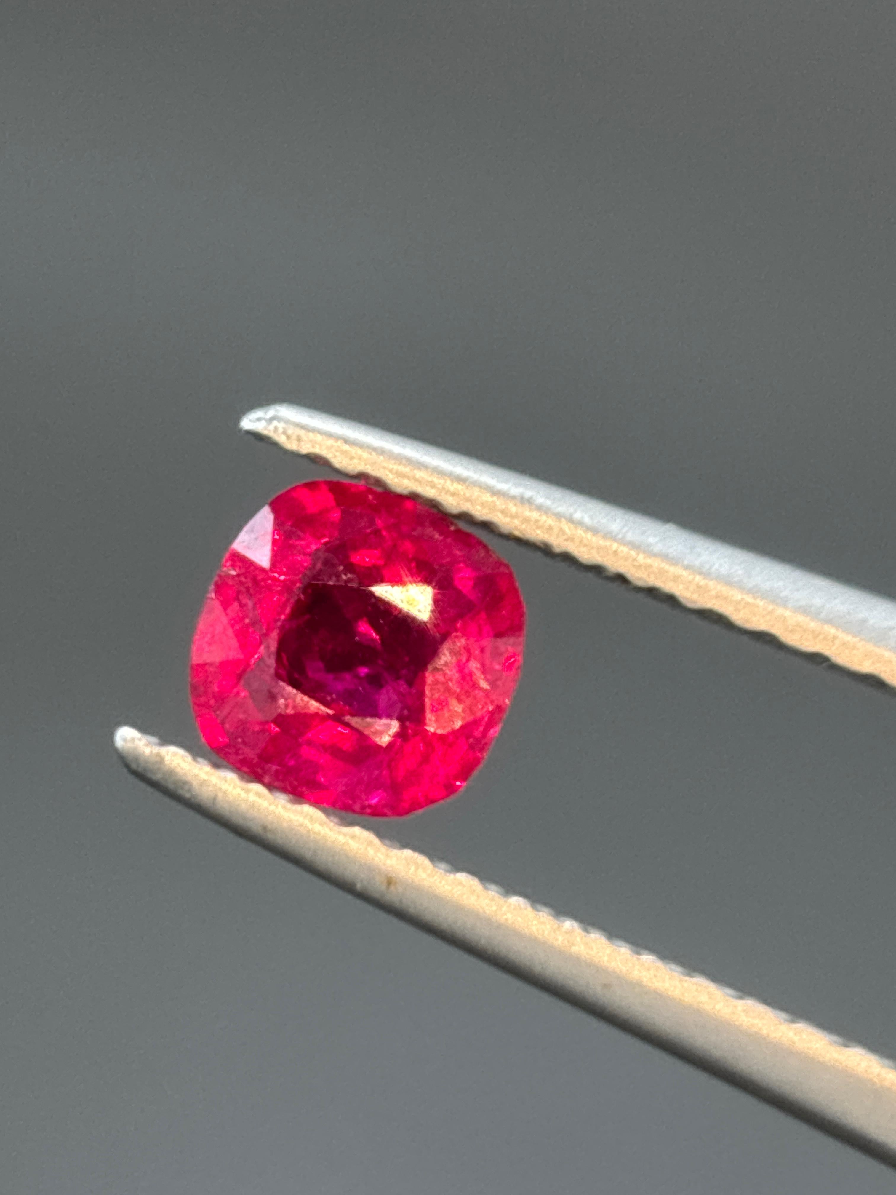 GIA-zertifiziert 0,52 Karat Burma No Heat Natural Vivid Red Ruby (Antiker Kissenschliff) im Angebot