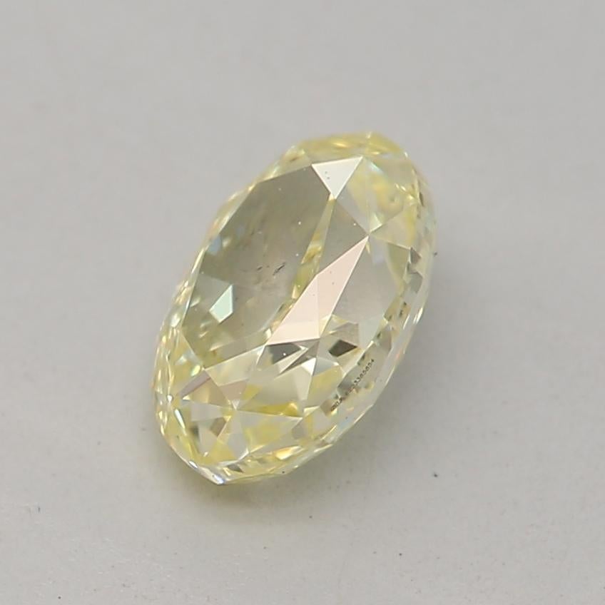 Diamant jaune fantaisie de 0,52 carat de pureté SI1 certifié GIA Neuf - En vente à บางรัก, TH