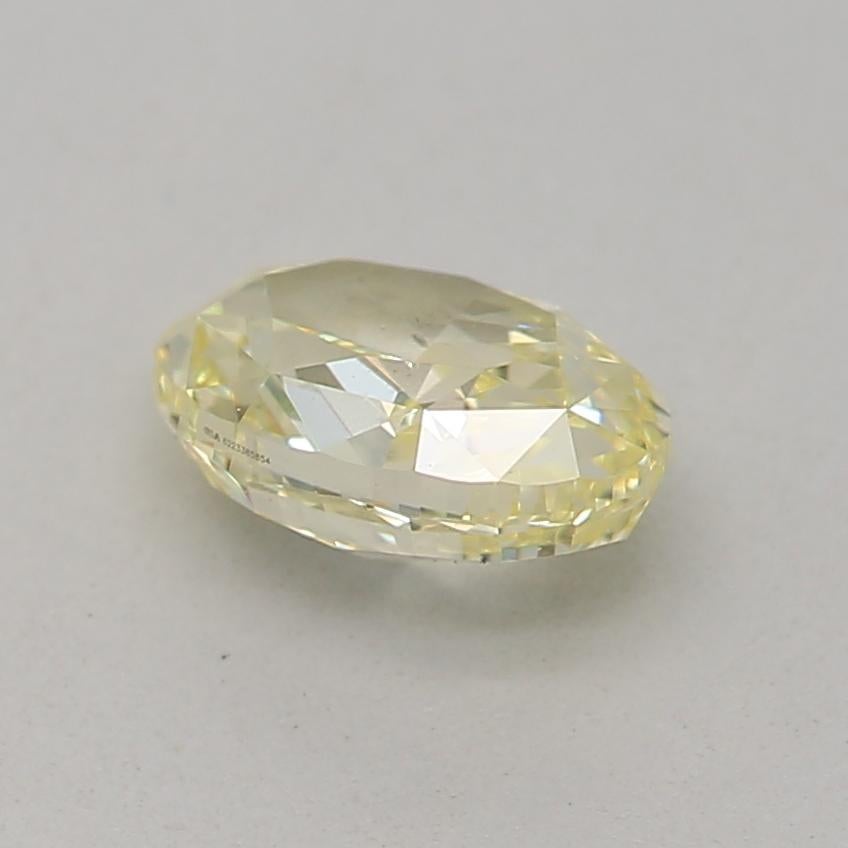 Diamant jaune fantaisie de 0,52 carat de pureté SI1 certifié GIA Unisexe en vente