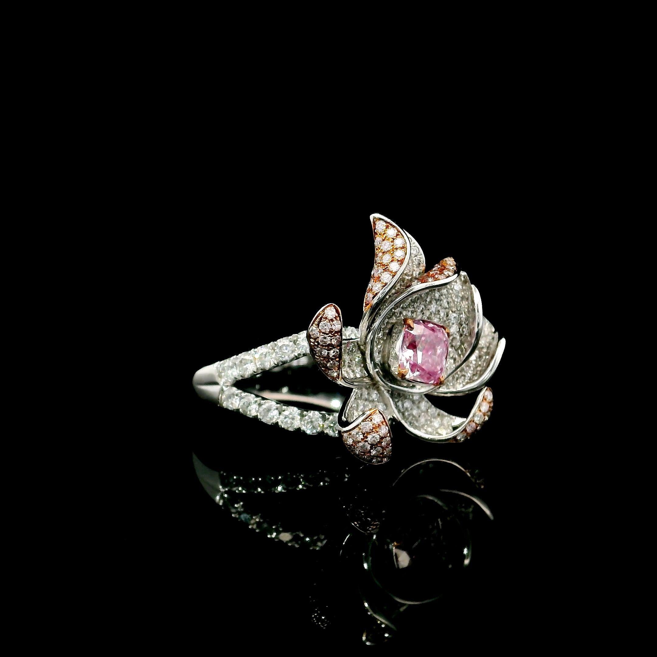 Taglio cuscino Anello con diamante certificato GIA da 0,52 carati di colore rosa molto chiaro con purezza I3 in vendita
