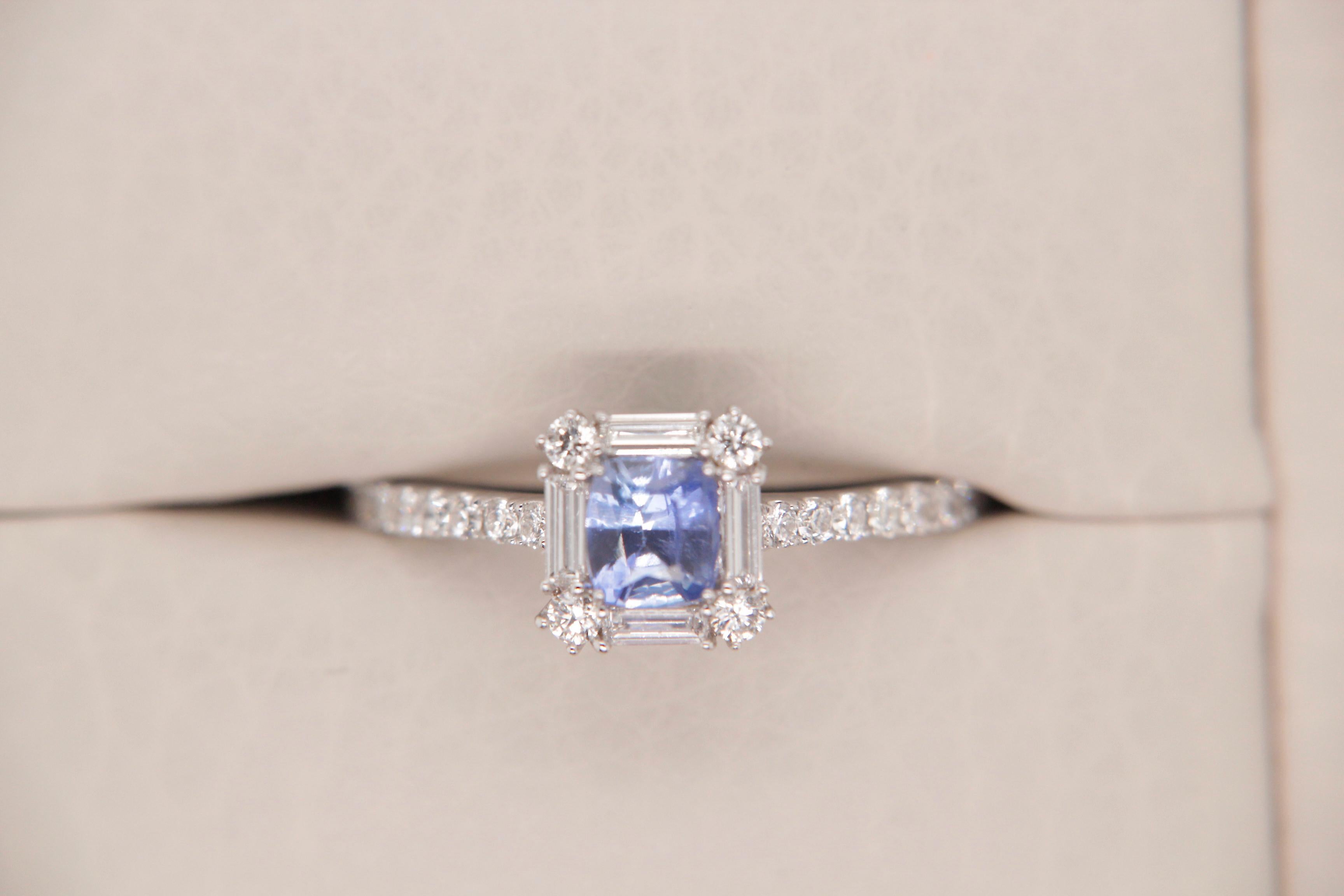 GIA-zertifizierter 0.52 Karat Kaschmir-Saphir und Diamant Daily Wear Ring aus Weißgold im Zustand „Neu“ im Angebot in Bangkok, TH