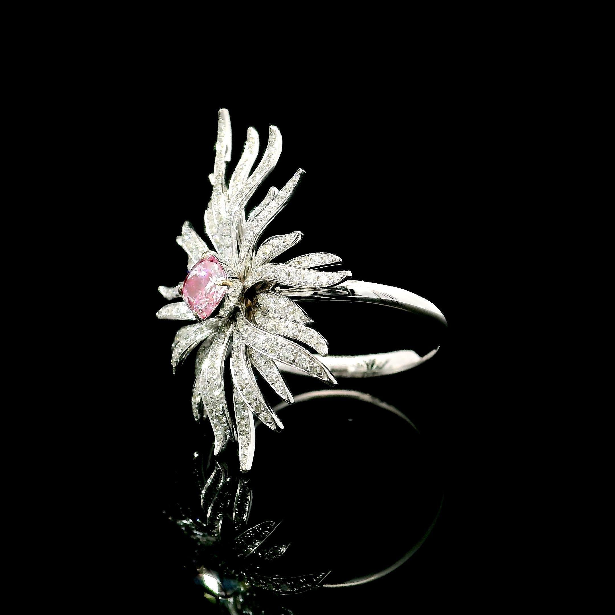 Taglio cuscino Anello con diamante certificato GIA 0,52 Very Light Pink SI2 Clarity in vendita