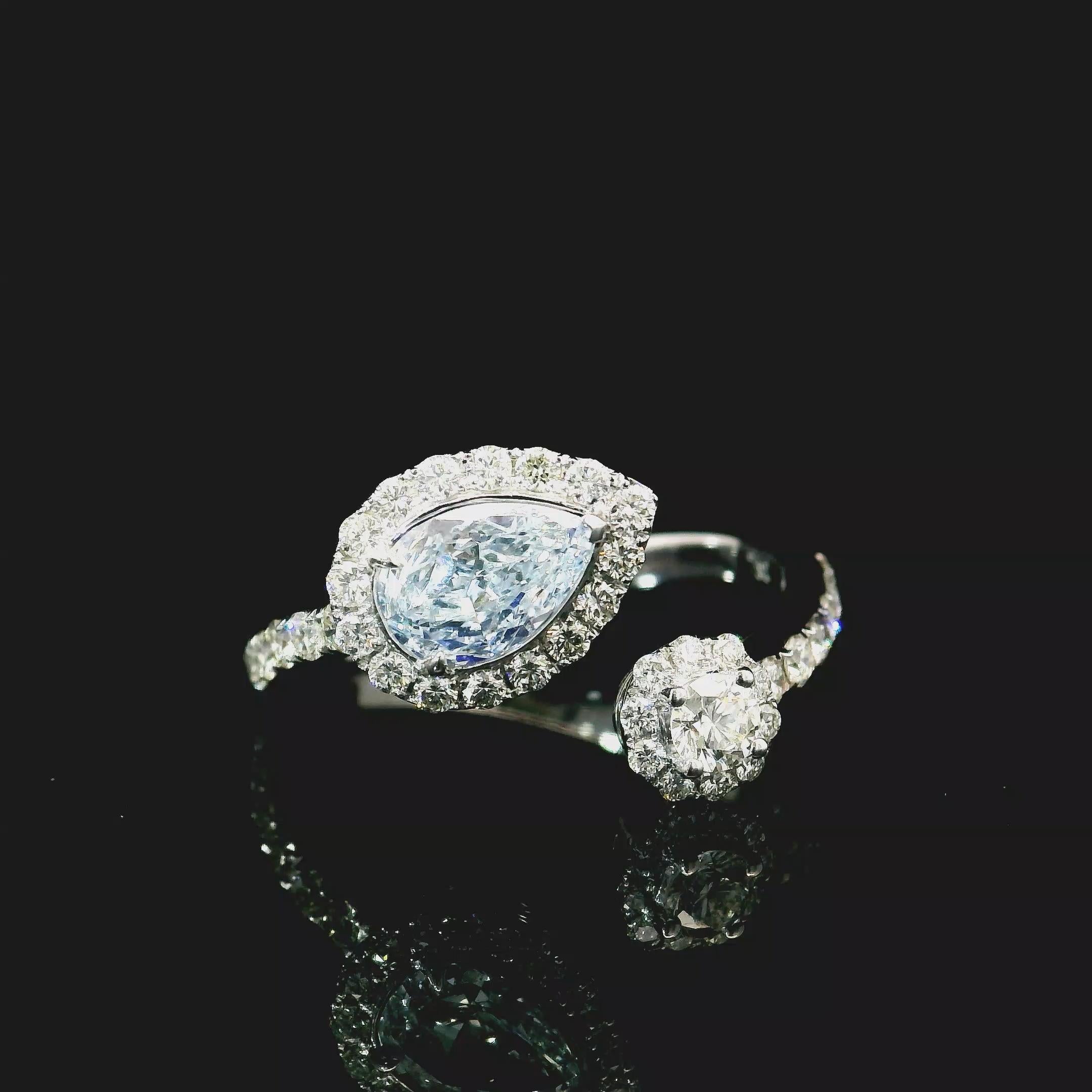 Taglio a goccia Anello con diamante certificato GIA da 0,53 carati di colore blu tenue (indeterminato) con purezza VS2 in vendita