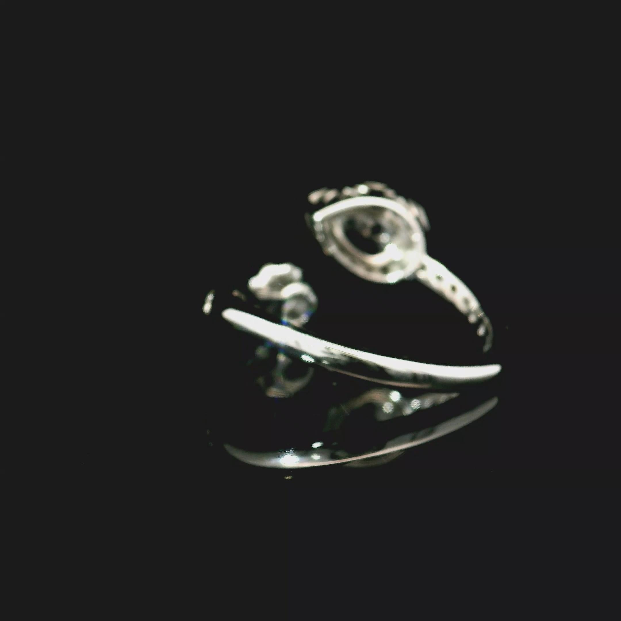 Anello con diamante certificato GIA da 0,53 carati di colore blu tenue (indeterminato) con purezza VS2 In condizioni Nuovo in vendita a บางรัก, TH