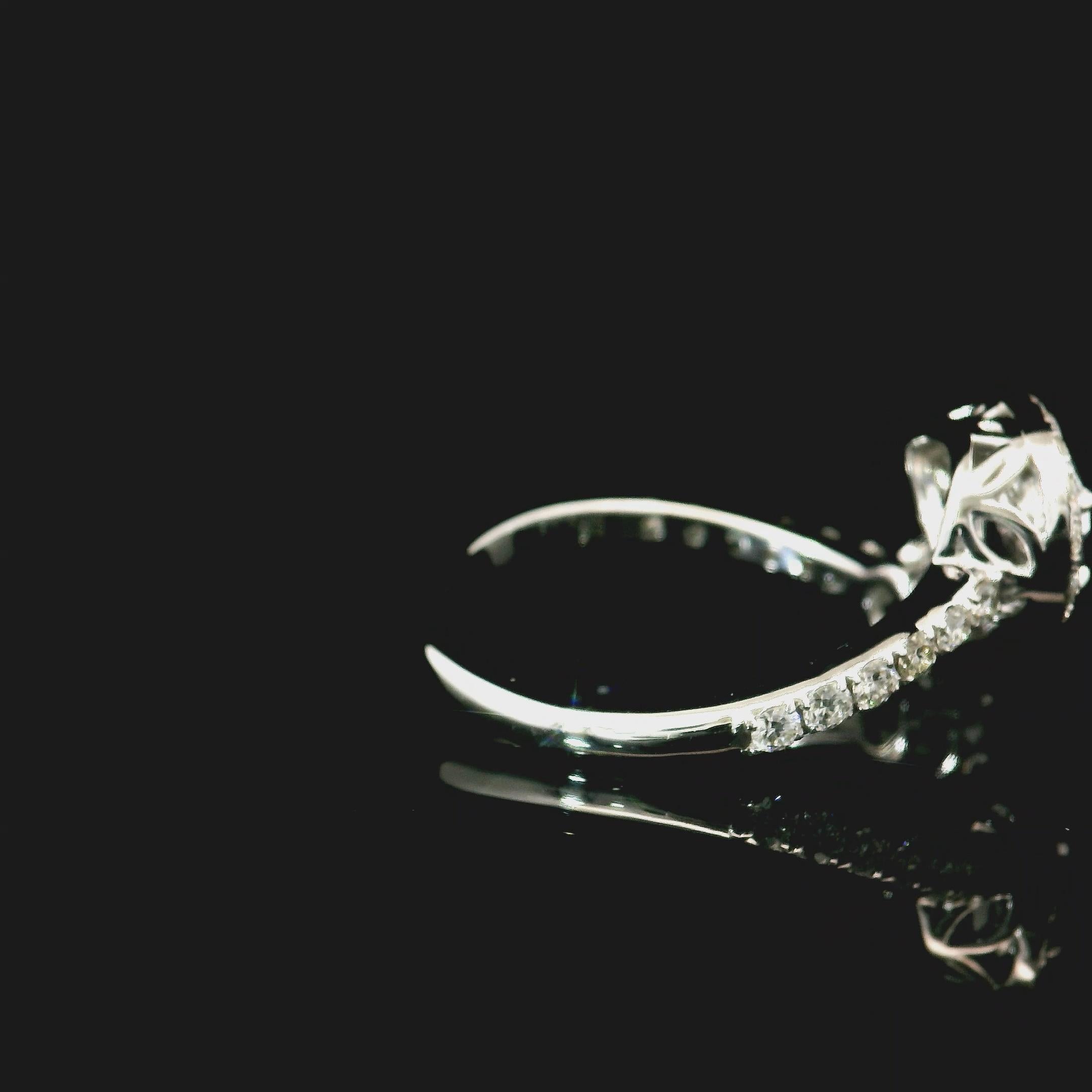 da uomo o donna Anello con diamante certificato GIA da 0,53 carati di colore blu tenue (indeterminato) con purezza VS2 in vendita