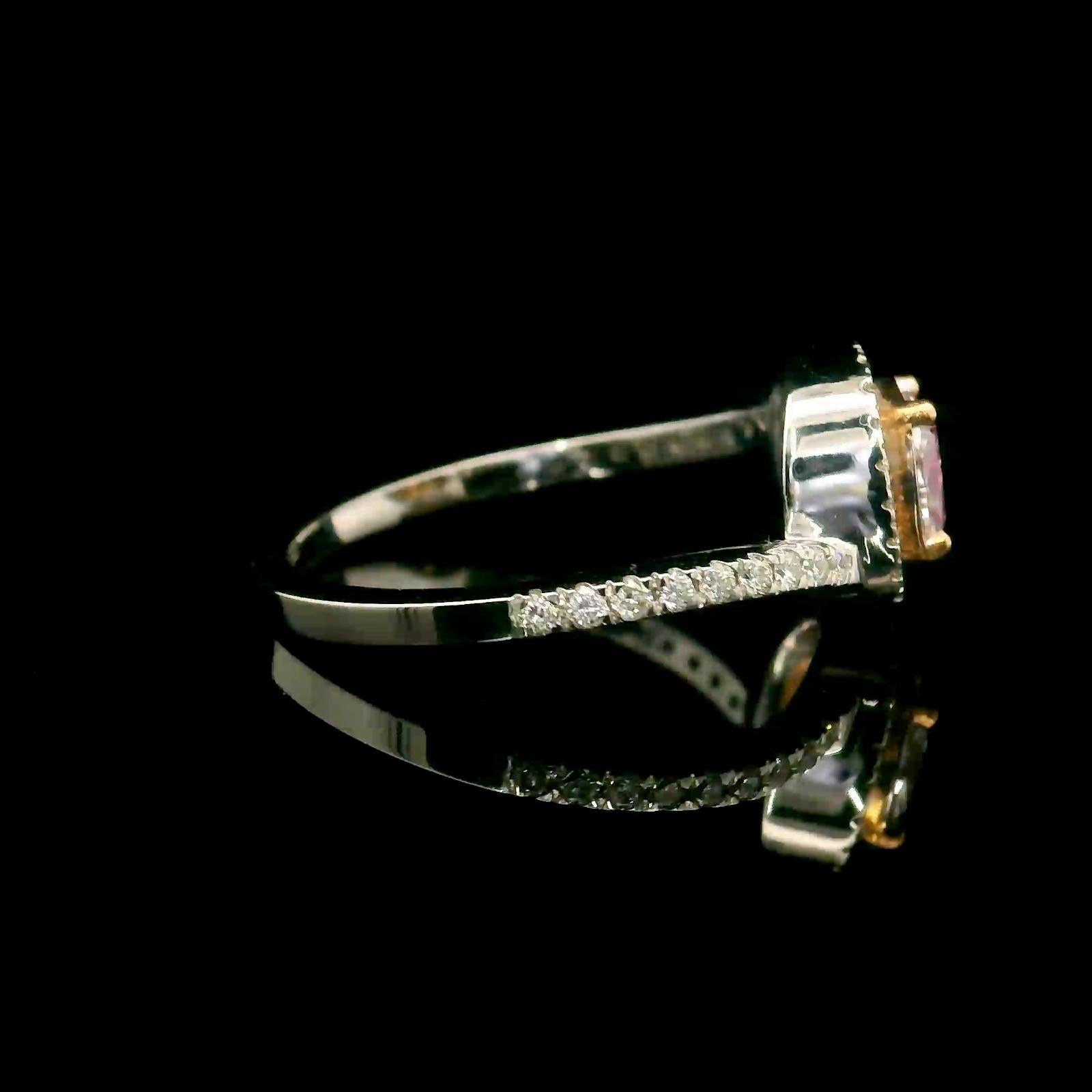 Anillo de diamantes SI2 rosa tenue de 0,53 quilates certificado por el GIA Corte cojín en venta