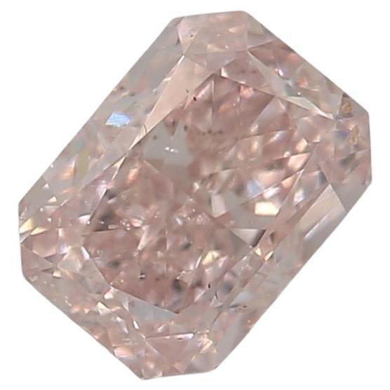 Diamante certificado por el GIA de 0,53 quilates de color rosa anaranjado claro con claridad SI2