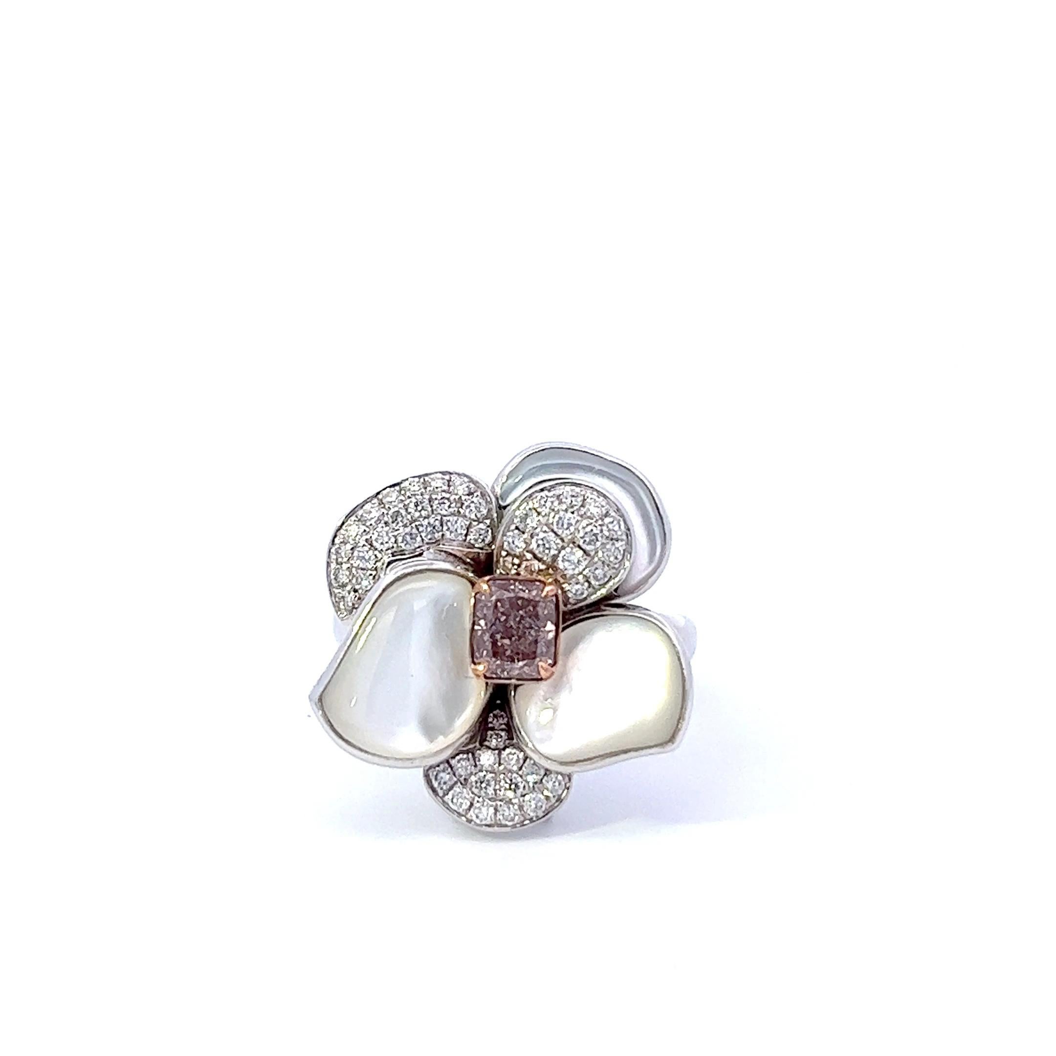 GIA Certified 0.53 Carat Fancy Pink Diamond Ring In New Condition For Sale In Los Angeles, CA