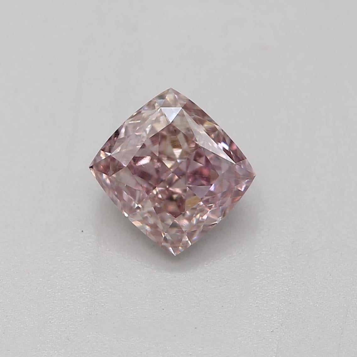 Certificato: GIA
Numero del rapporto: 7235037888
Forma e taglio: Cuscino
Peso in carati: 0,53 carati
Misure: 4,50 x 4,24 x 2,93 mm
Grado di colore: Rosa violaceo fantasia


Questo diamante da 0,53 carati rientra nella fascia medio-piccola in termini