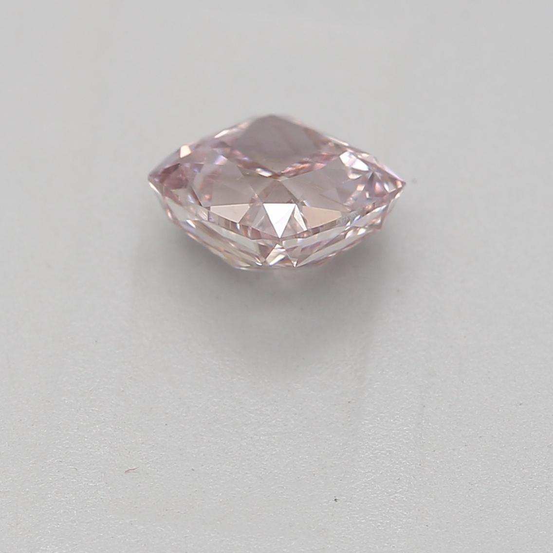 GIA Certificato 0,53 Carati Fancy Purplish Pink Si2 Clarity Diamond In condizioni Nuovo in vendita a บางรัก, TH