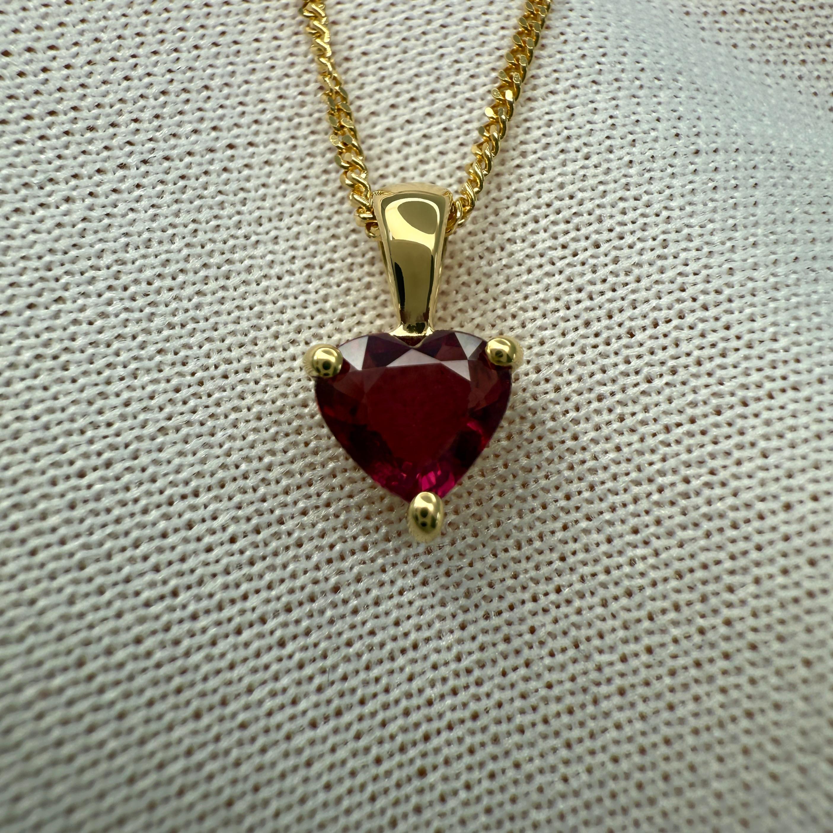 GIA zertifiziert 0,53ct unbehandelten Herzschliff Rubin 18k Gelbgold Anhänger Halskette im Zustand „Neu“ im Angebot in Birmingham, GB