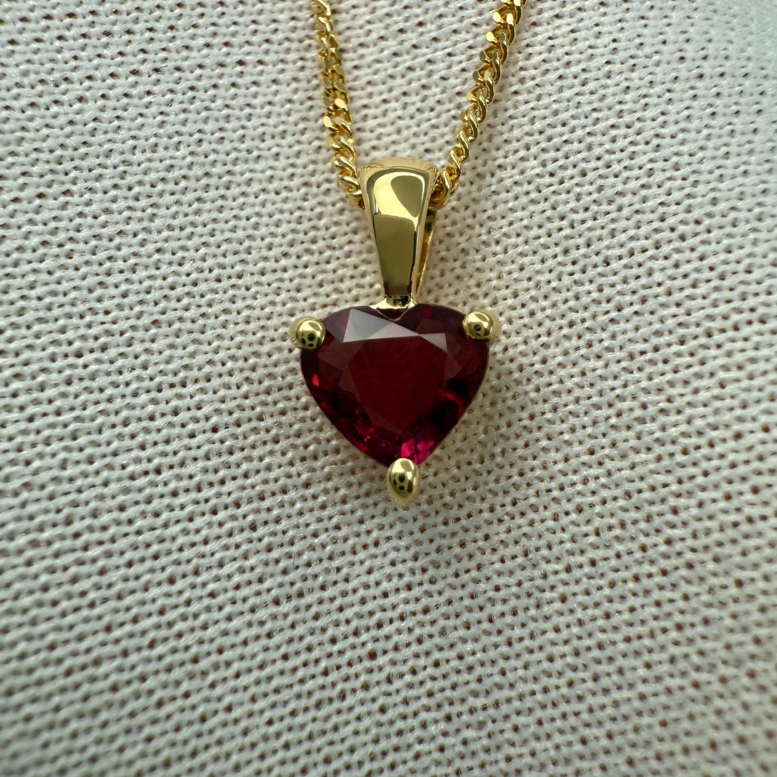 GIA zertifiziert 0,53ct unbehandelten Herzschliff Rubin 18k Gelbgold Anhänger Halskette im Angebot 1