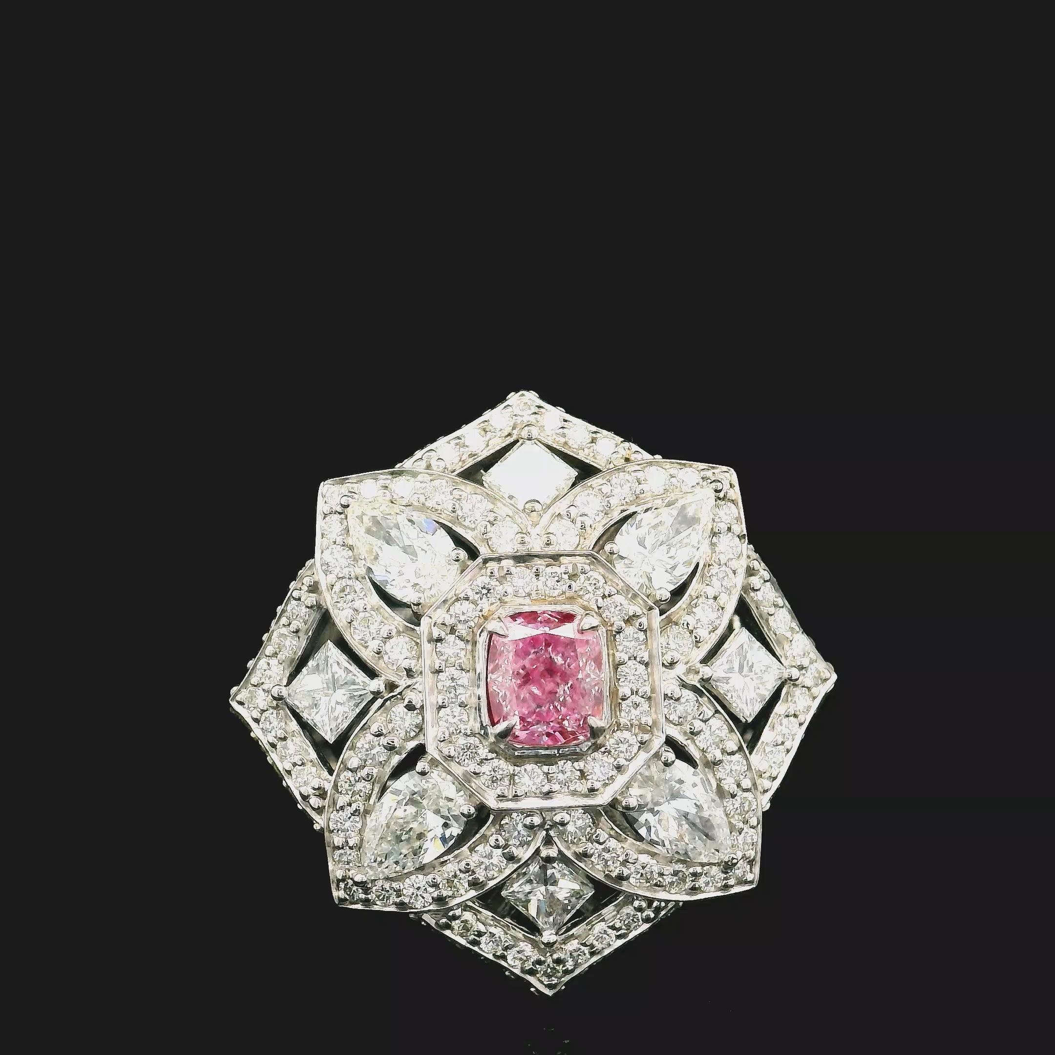 GIA-zertifizierter Diamantring mit 0,55 Karat in schwachem Rosa und SI2-Reinheit im Zustand „Neu“ im Angebot in บางรัก, TH