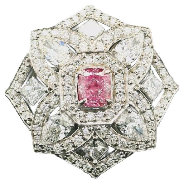 GIA-zertifizierter Diamantring mit 0,55 Karat in schwachem Rosa und SI2-Reinheit im Angebot