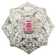 GIA-zertifizierter Diamantring mit 0,55 Karat in schwachem Rosa und SI2-Reinheit