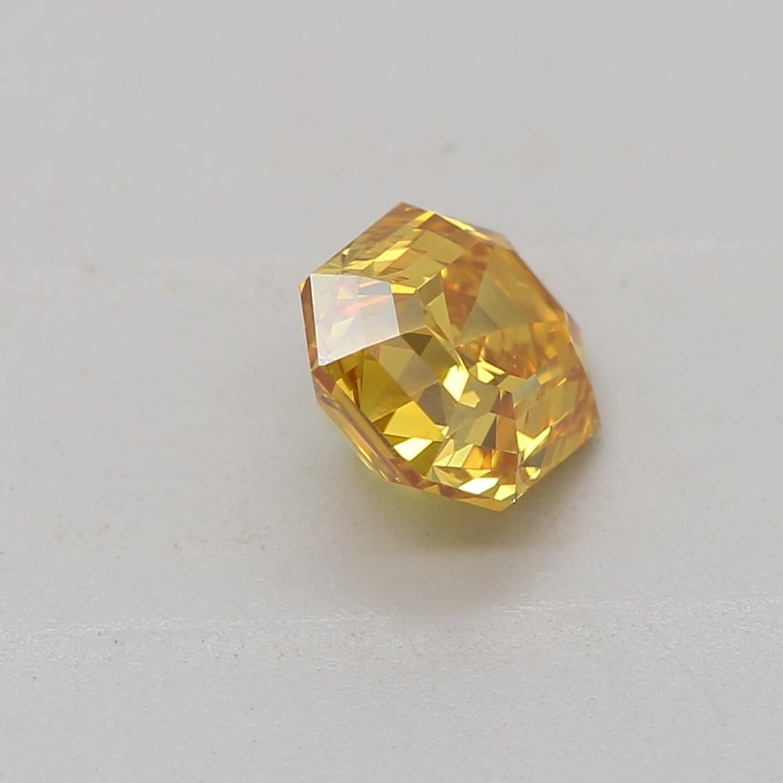 da uomo o donna Diamante certificato GIA da 0,55 carati, di colore giallo arancio e fantasia, con purezza SI1 in vendita