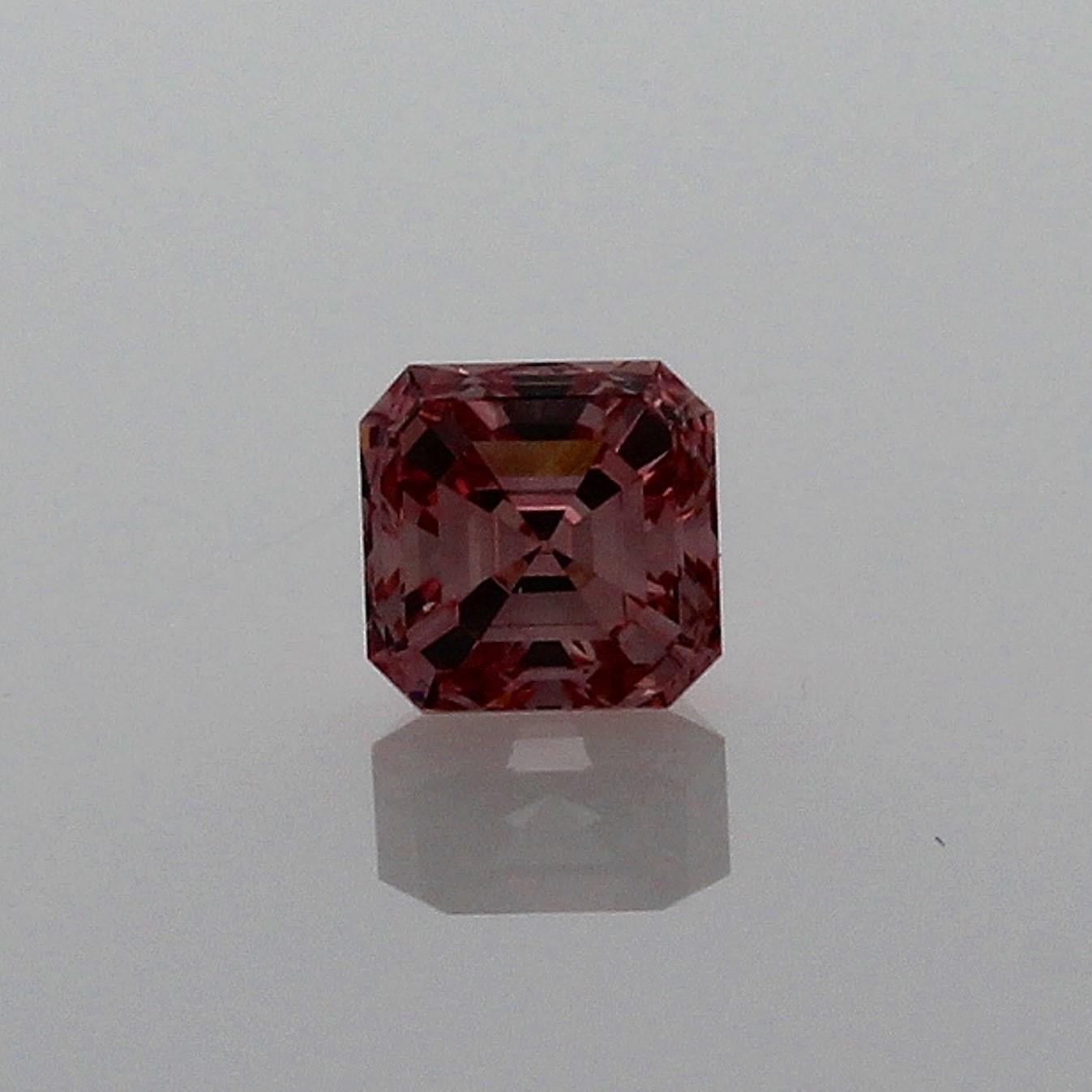 Women's GIA Certified 0.55 Carat Square Emerald Natural Fancy Intense Pink VS1 Diamond For Sale