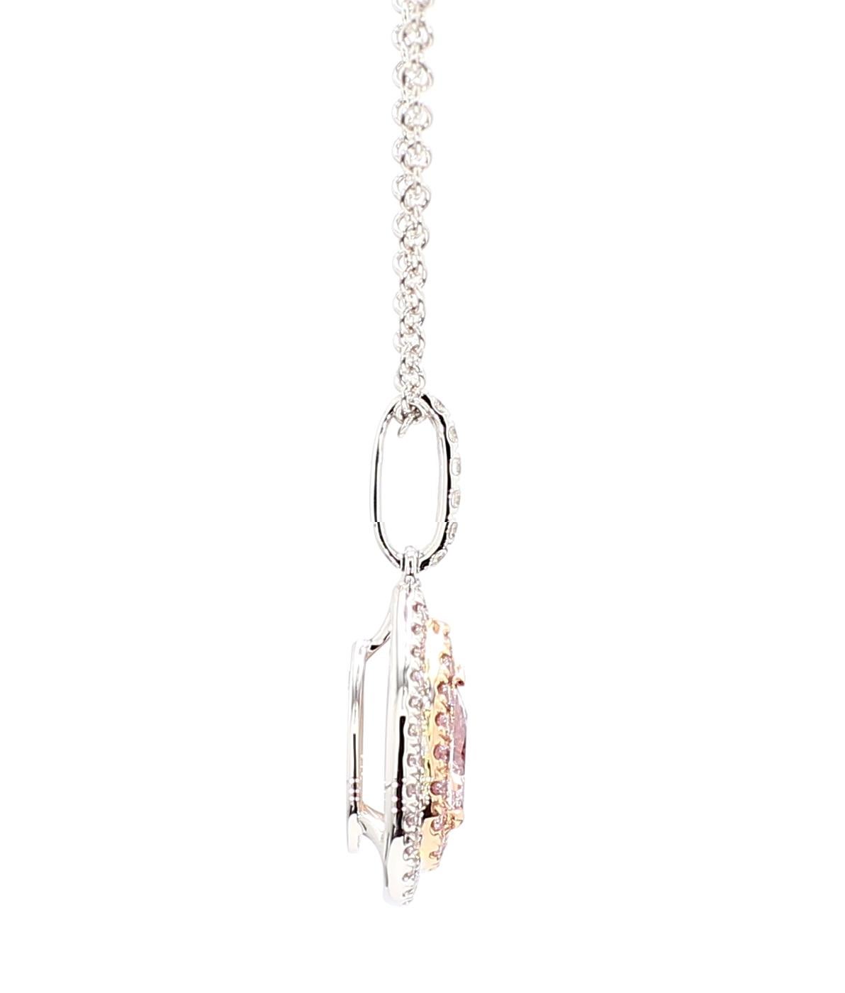 Ciondolo a doppia aureola con diamante rosa da 0,55 carati certificato GIA in oro 18K in vendita 1