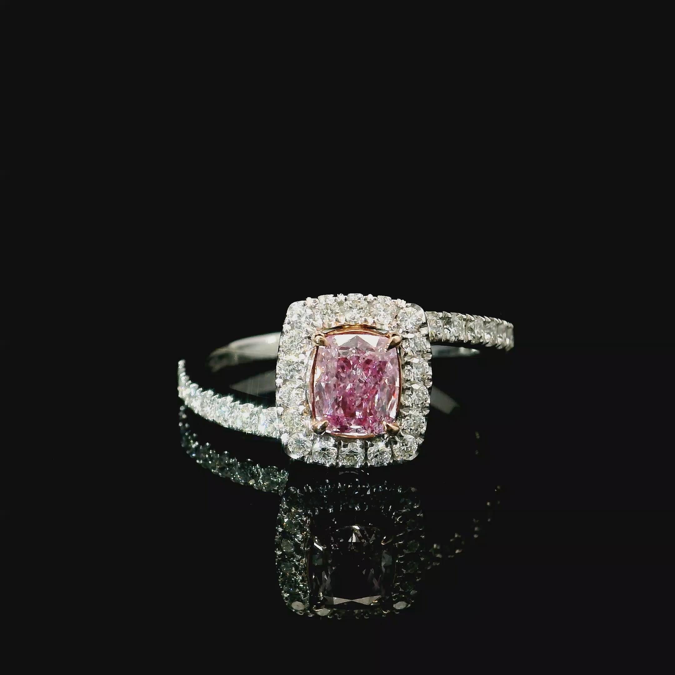 Anello con diamante certificato GIA da 0,56 carati rosa chiaro con purezza VS1 in vendita 3