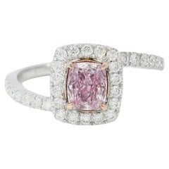 Anello con diamante certificato GIA da 0,56 carati rosa chiaro con purezza VS1