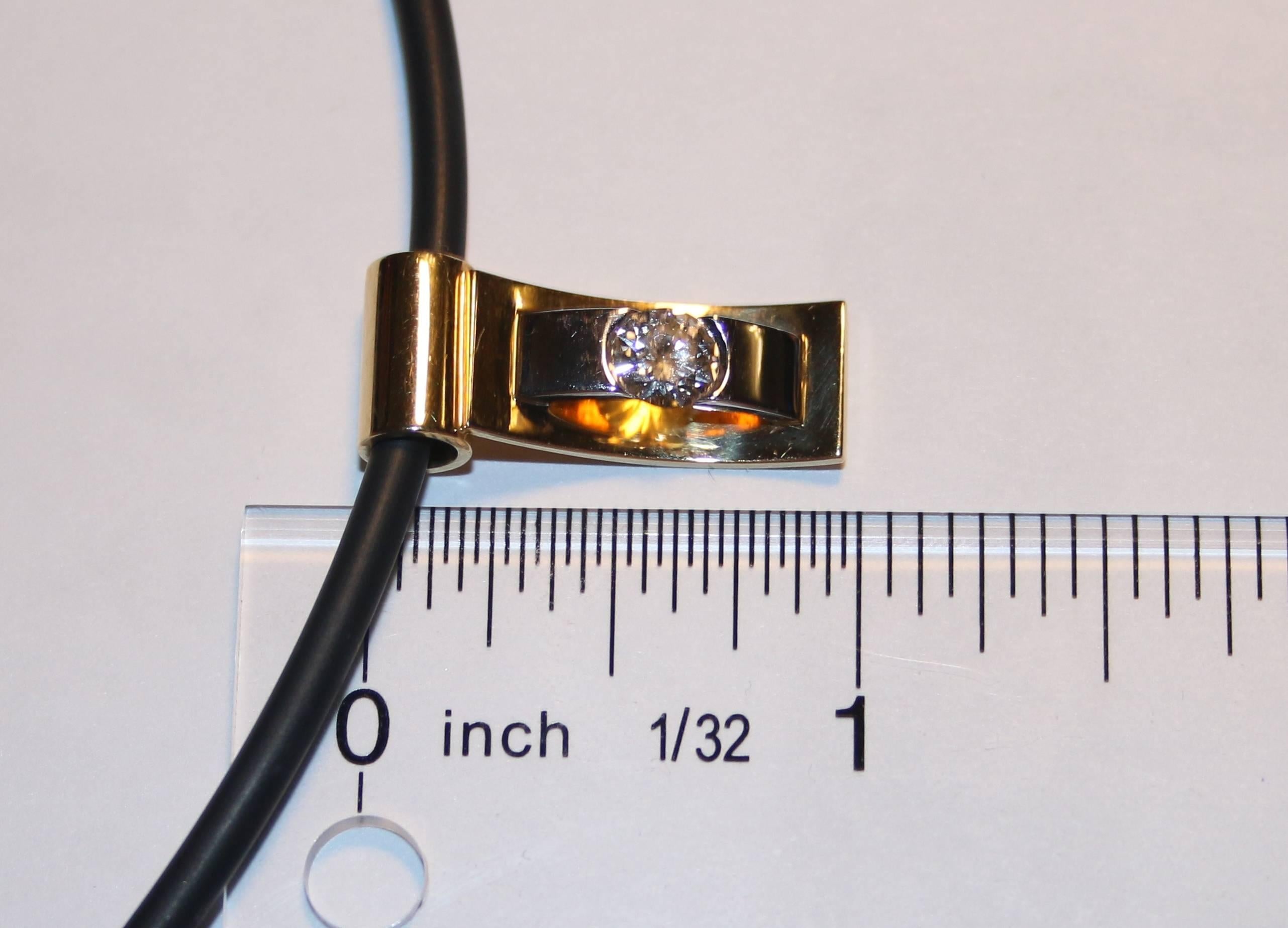 GIA-zertifizierte 0,57 Karat Diamant-Gold-Halskette mit abstraktem Solitär (Rundschliff) im Angebot