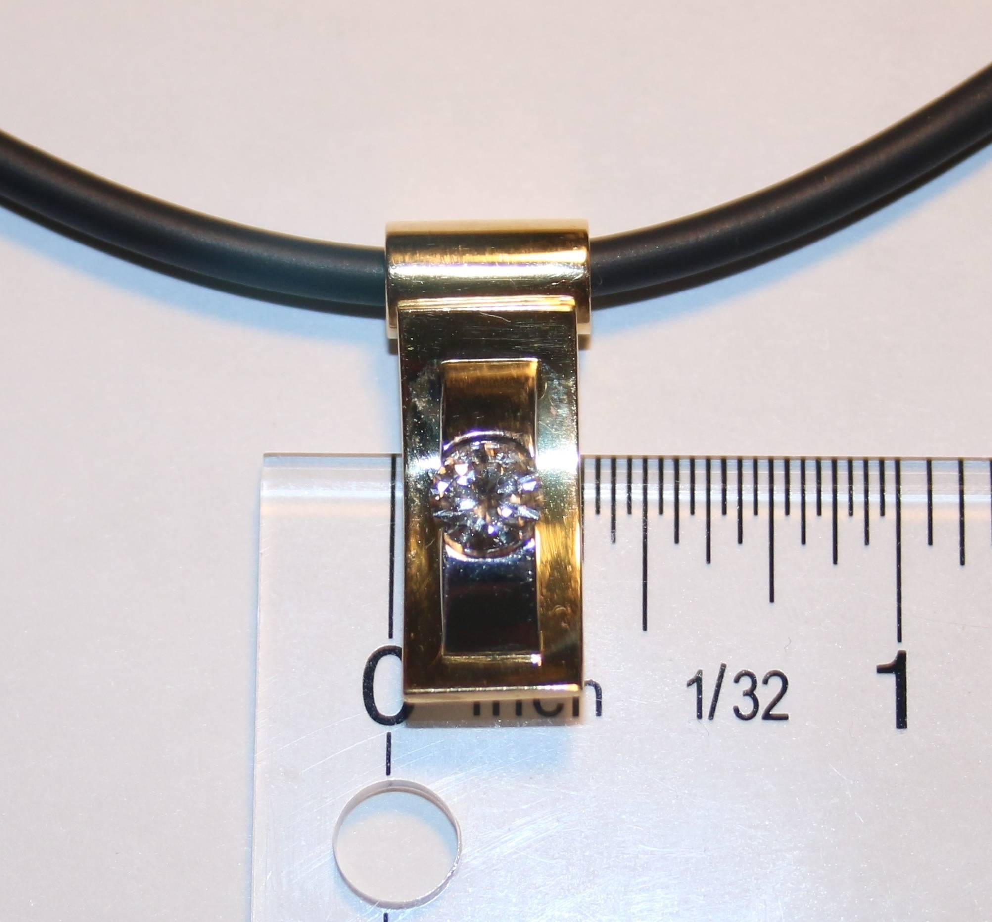 GIA-zertifizierte 0,57 Karat Diamant-Gold-Halskette mit abstraktem Solitär im Zustand „Neu“ im Angebot in New York, NY