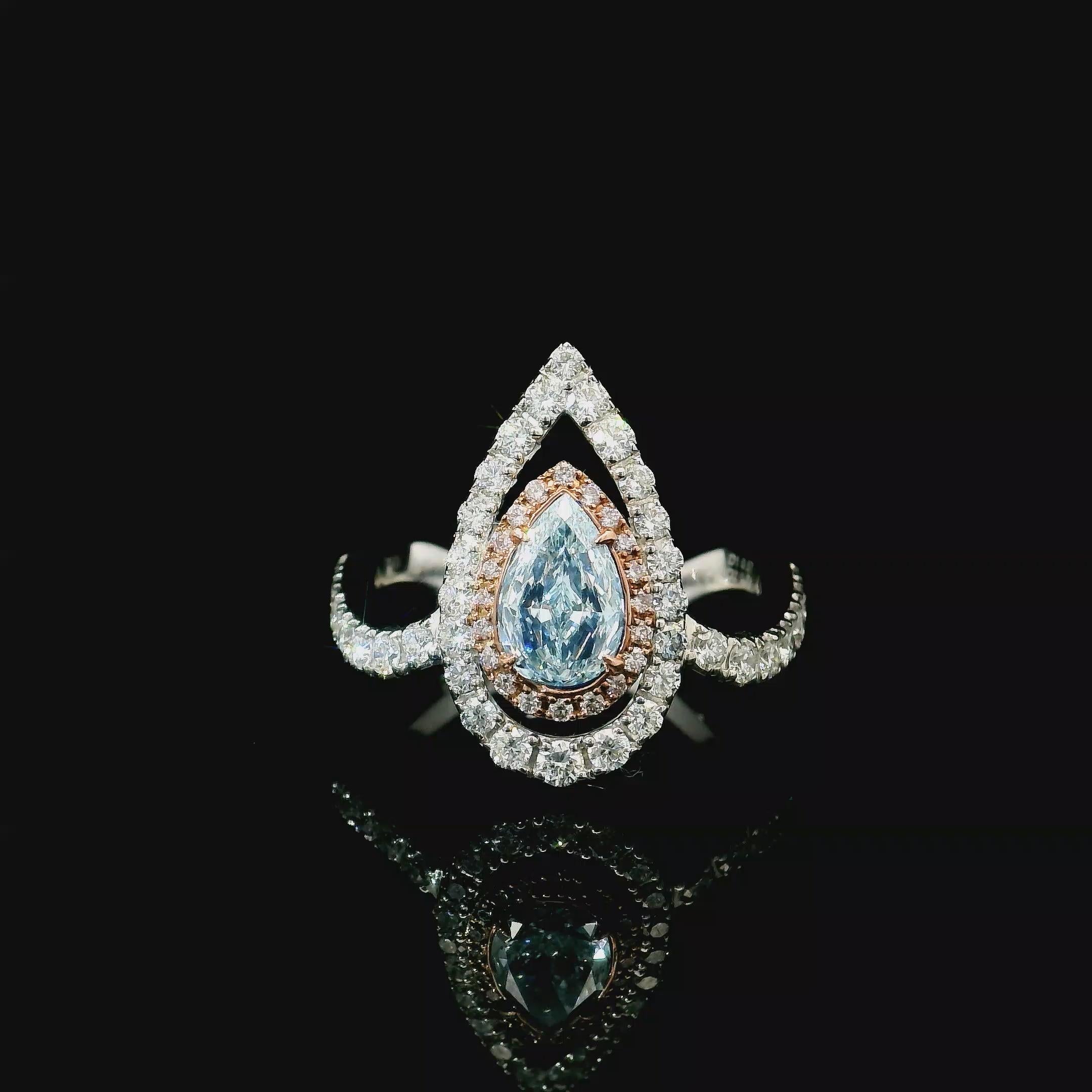 Anello in oro bianco 18 carati con diamanti
  
  Colore e caratura dell'oro: Oro bianco 18kt
  Peso: 3.21 grammi
  
  Imposta con...
  Tipo di pietra: Diamanti
  Forma: Cuscino
  Carati: 0,57 ct
  Colore:  Azzurro
  Chiarezza: VVS2
  
  Pietre