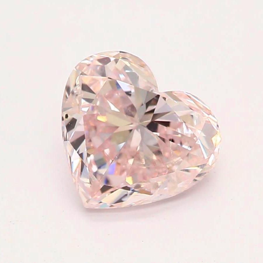 Certificato: GIA
Numero del rapporto: 6202411411
Forma e taglio: Cuore
Peso in carati: 0,58 carati
Misure: 5,12 x 5,66 x 3,10 mm
Grado di colore: Rosa chiaro

Il nostro diamante rosa chiaro presenta una delicata tonalità rosa con vari gradi di