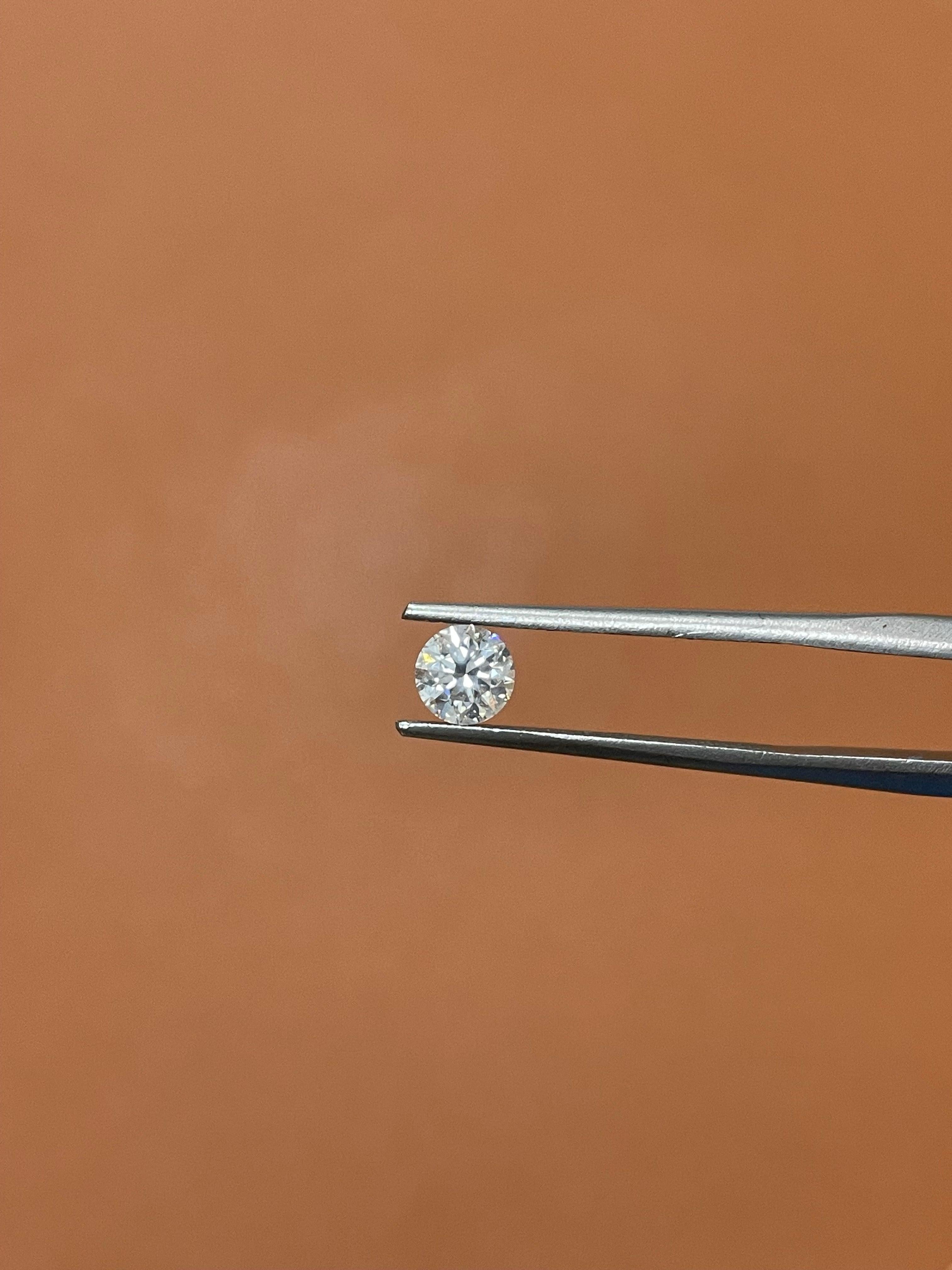 DESCRIPTION DE L'ARTICLE
ID # :
56573
Forme de la pierre :
Brillant rond 
Poids du diamant :
0.58CT
La clarté :
SI2
Couleur :
F
Coupez :
 bon
Mesures :
5.13-5.17*3.42mm
Profondeur % :
66.3%
Tableau % :
57%
Symétrie :
Très bien 
Polonais