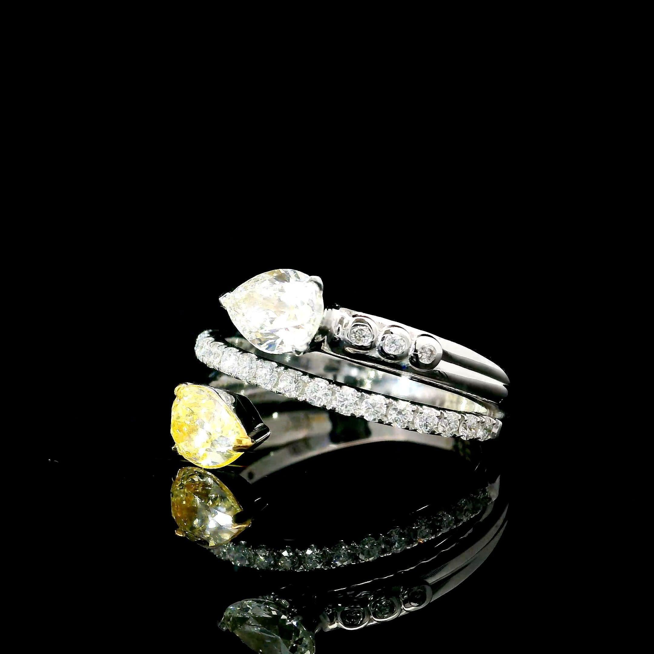 GIA Certified 0.59/0.56 Cts Fancy Light Yellow / G VVS1/VS1 Clarity Diamond Ring In New Condition For Sale In บางรัก, TH