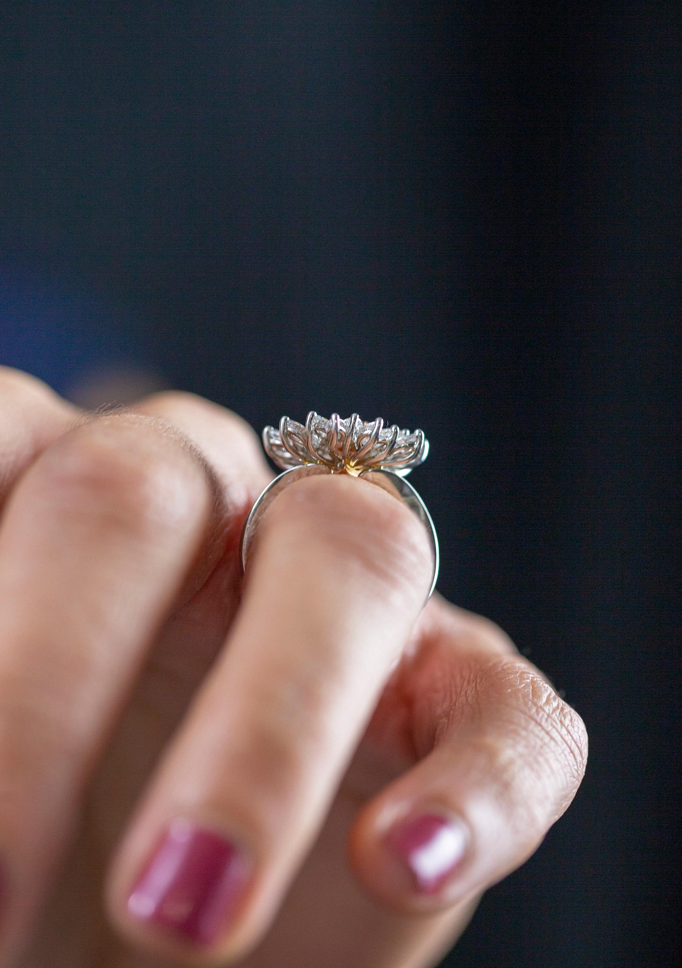 Roman Malakov GIA Certified 0.59 Carat Pink Diamond Cluster Engagement Ring In New Condition For Sale In New York, NY